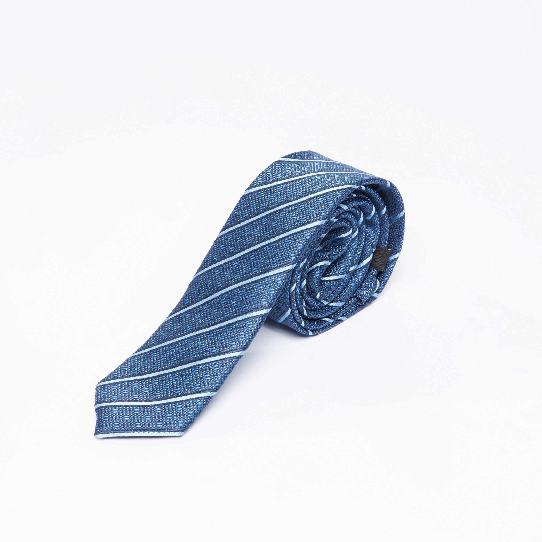 ربطة عنق بارزة الملمس بقصّة عادية-men-tiesandcufflinks-pocketsquares-image-3