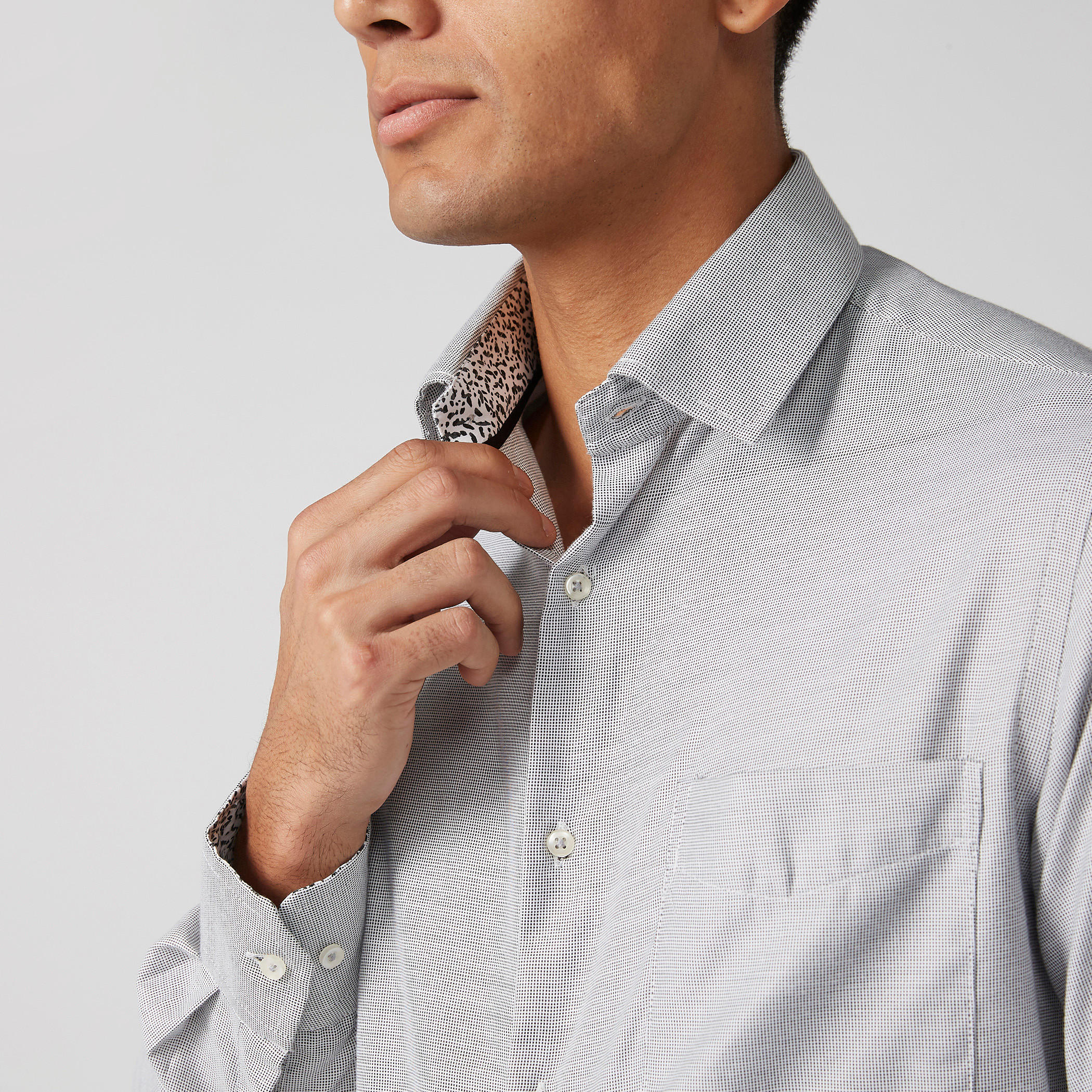 قميص بارز الملمس سهل الكي بأكمام طويلة وأزرار-men-clothing-shirts-image-4