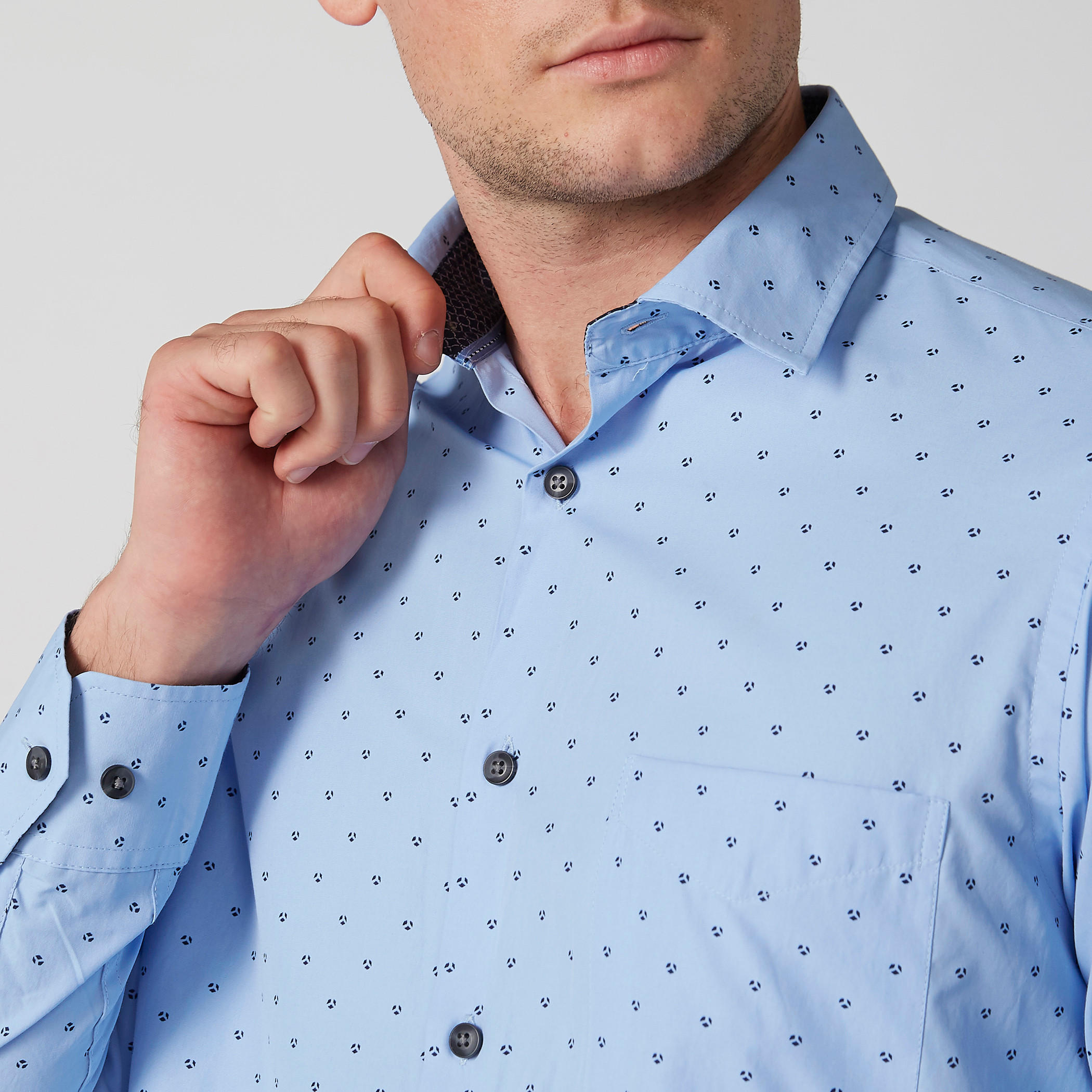 قميص سهل الكي بأكمام طويلة وجيب على الصدر وطبعات-men-clothing-shirts-image-4