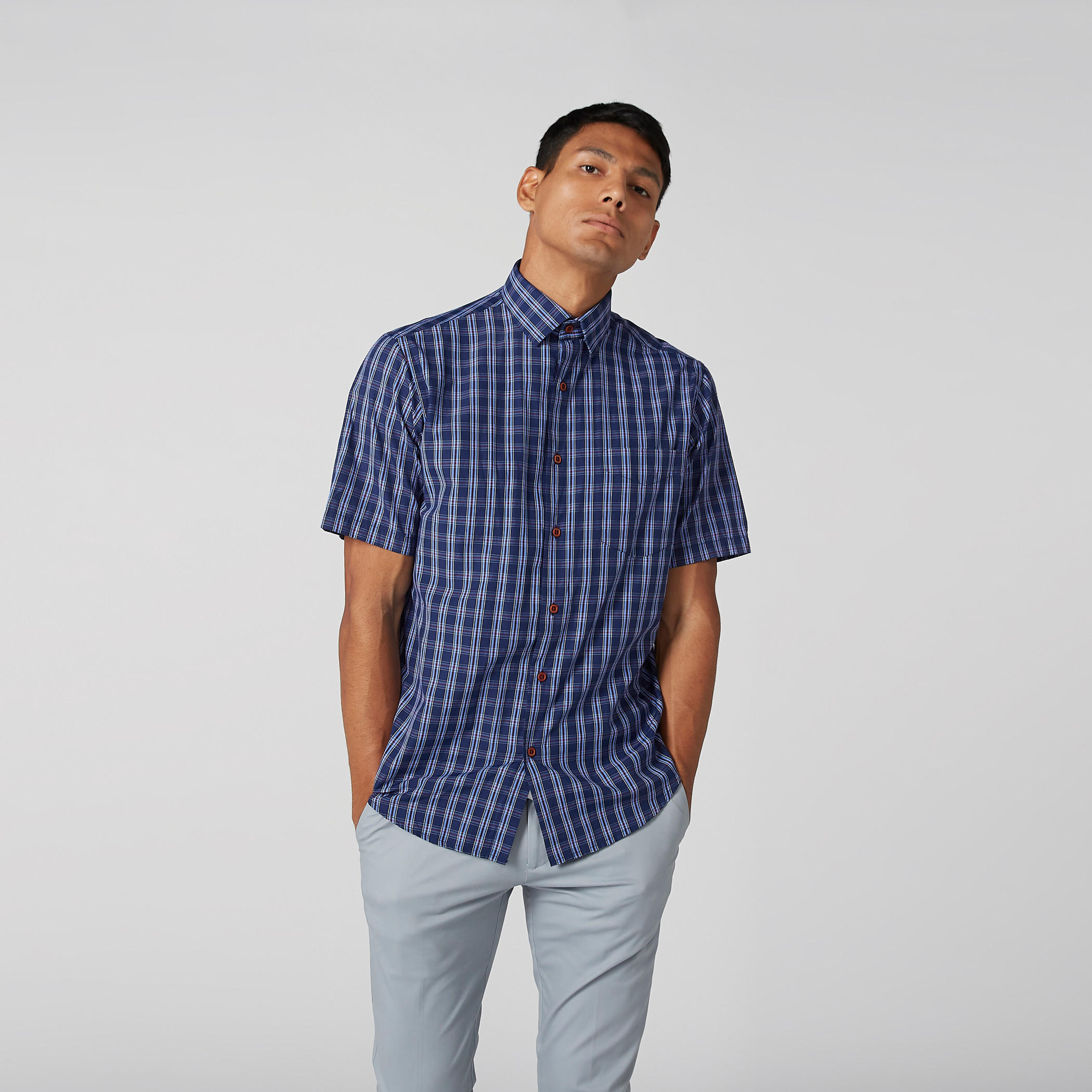 قميص مربعات سهل الكي بأكمام قصيرة وجيوب-men-clothing-shirts-image-1