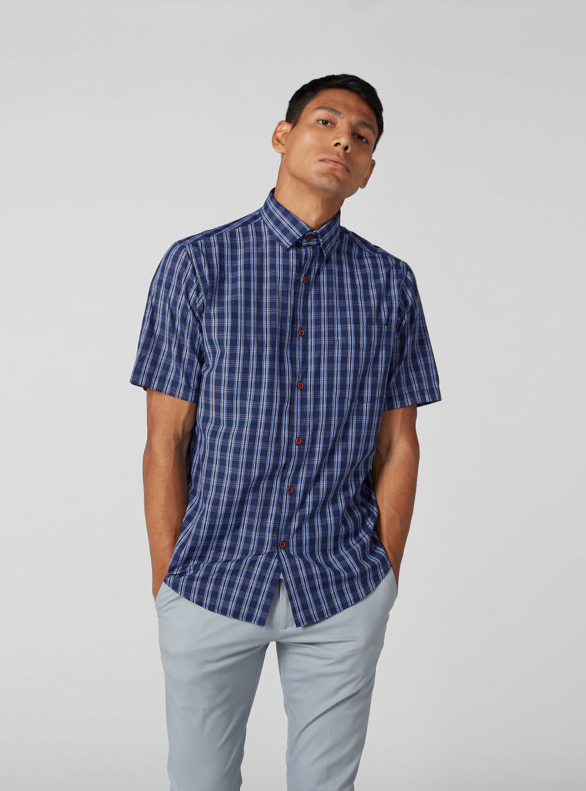 قميص مربعات سهل الكي بأكمام قصيرة وجيوب-men-clothing-shirts-image-1