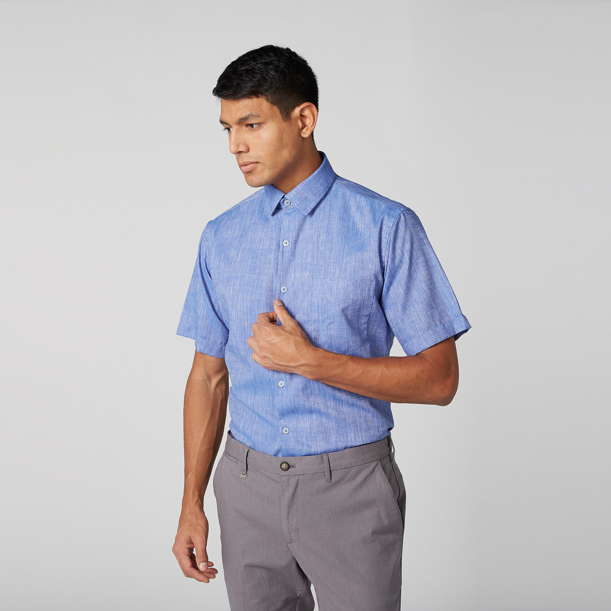 قميص سهل الكي بأكمام قصيرة وأزرار وجيوب -men-clothing-shirts-image-1