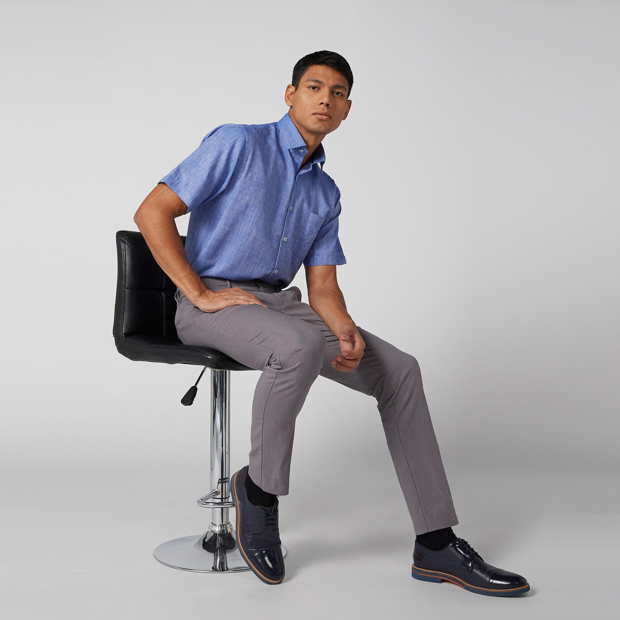 قميص سهل الكي بأكمام قصيرة وأزرار وجيوب -men-clothing-shirts-image-2