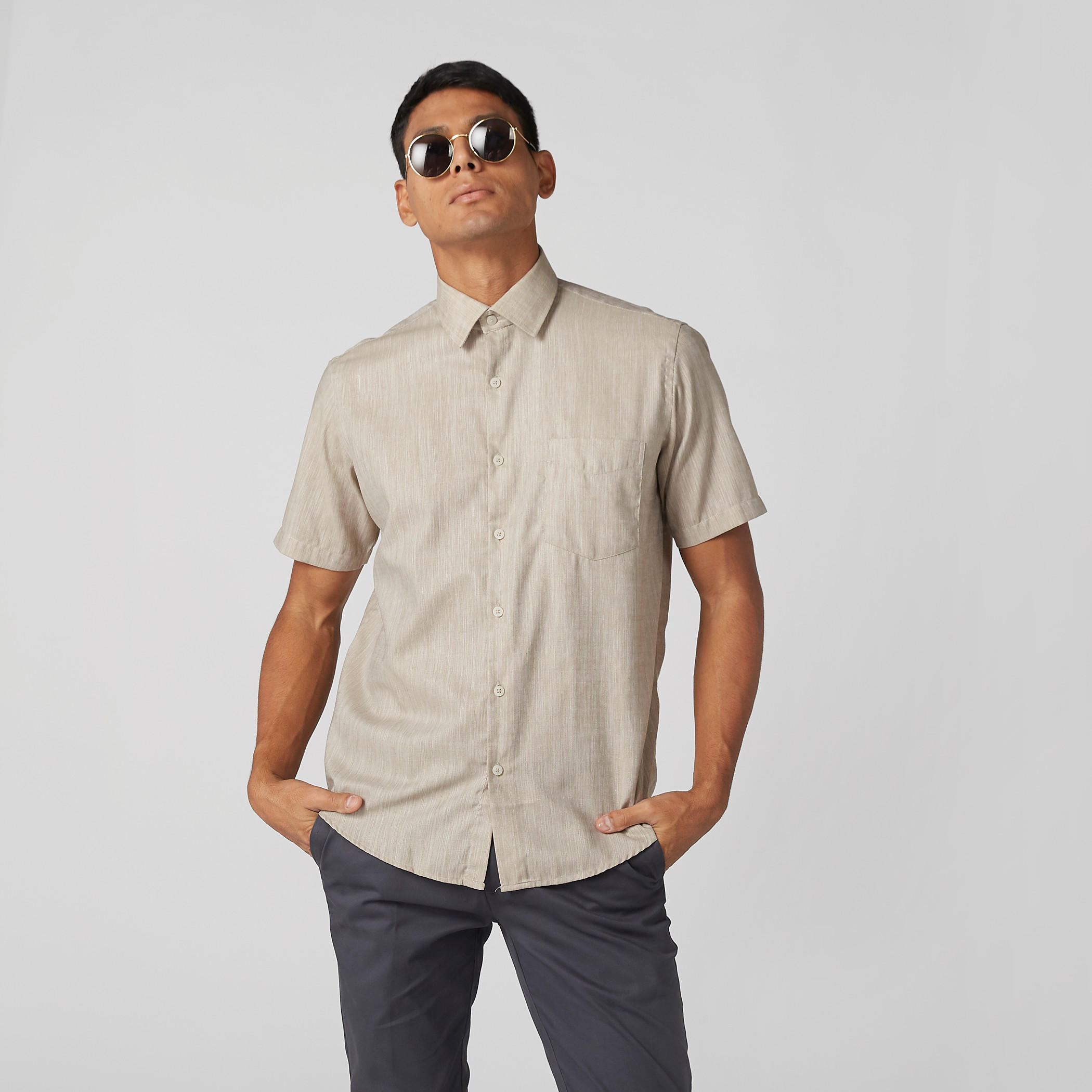 قميص سهل الكي بأكمام قصيرة وأزرار وجيوب -men-clothing-shirts-image-1