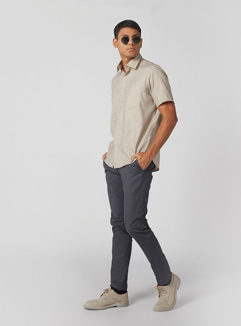 قميص سهل الكي بأكمام قصيرة وأزرار وجيوب -men-clothing-shirts-image-2