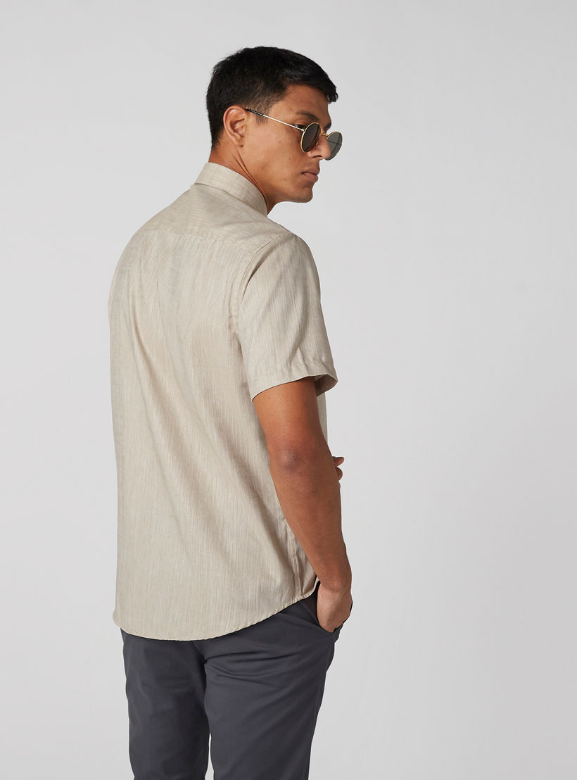 قميص سهل الكي بأكمام قصيرة وأزرار وجيوب -men-clothing-shirts-image-3