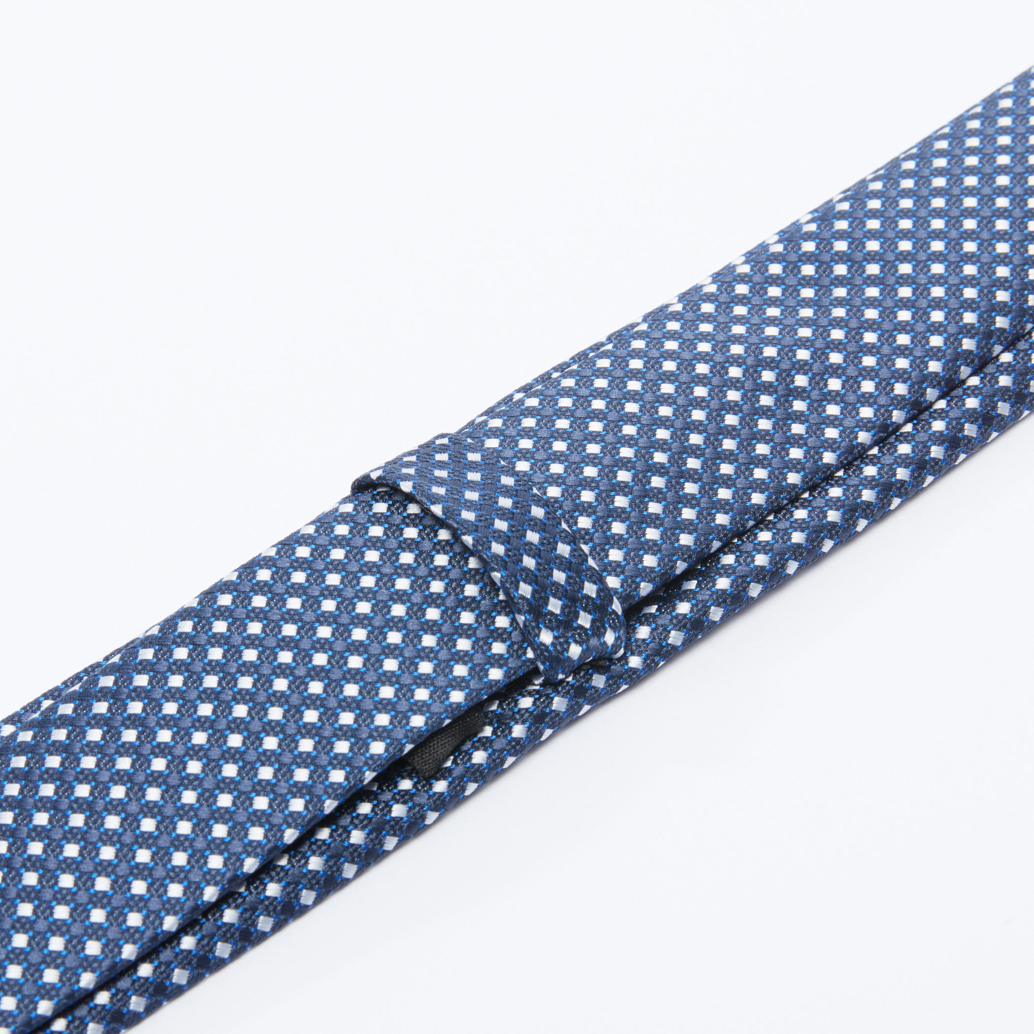 ربطة عنق بارزة الملمس-men-tiesandcufflinks-pocketsquares-image-2
