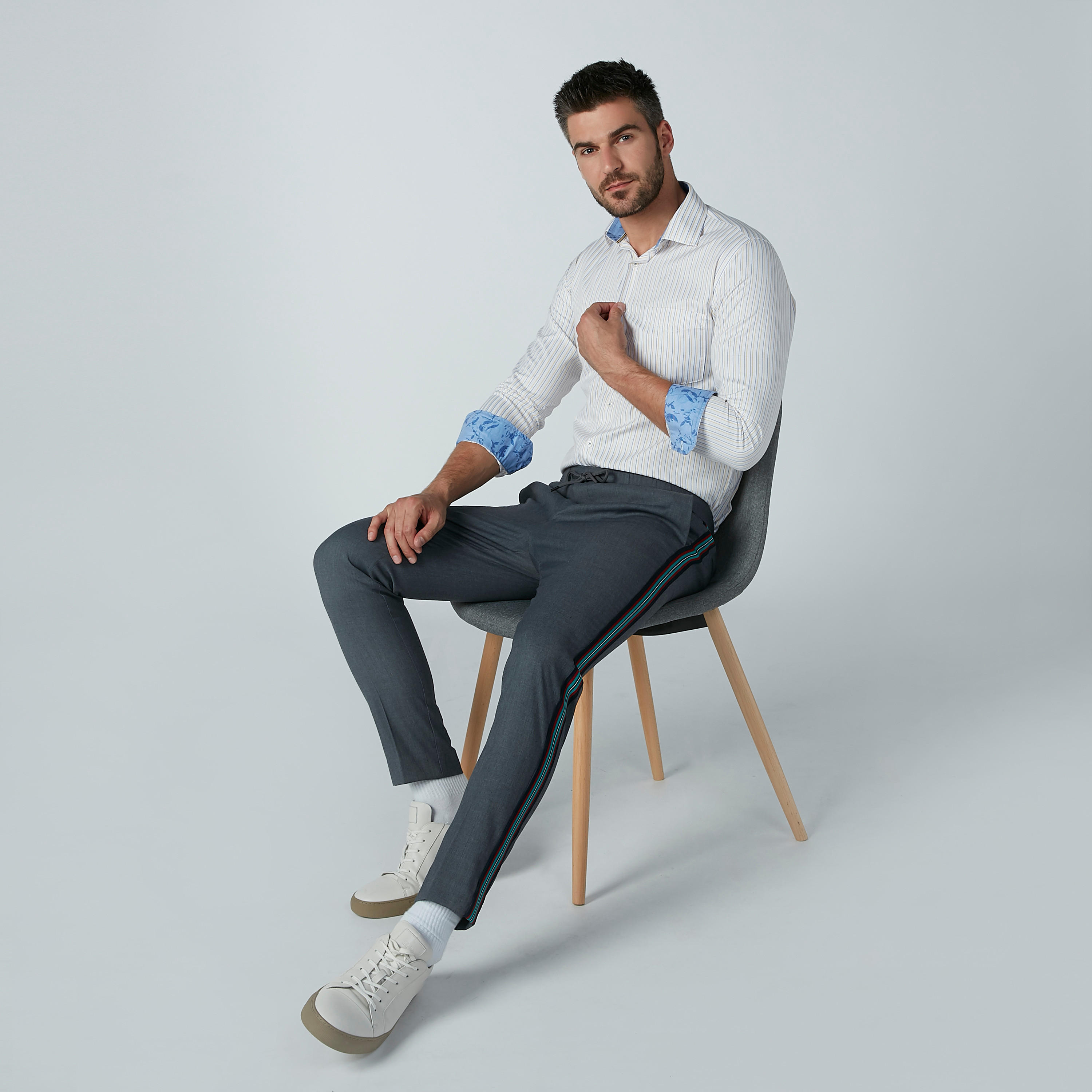 قميص رسمي مخطط سهل الكي بأكمام طويلة وجيب على الصدر-men-clothing-shirts-image-1