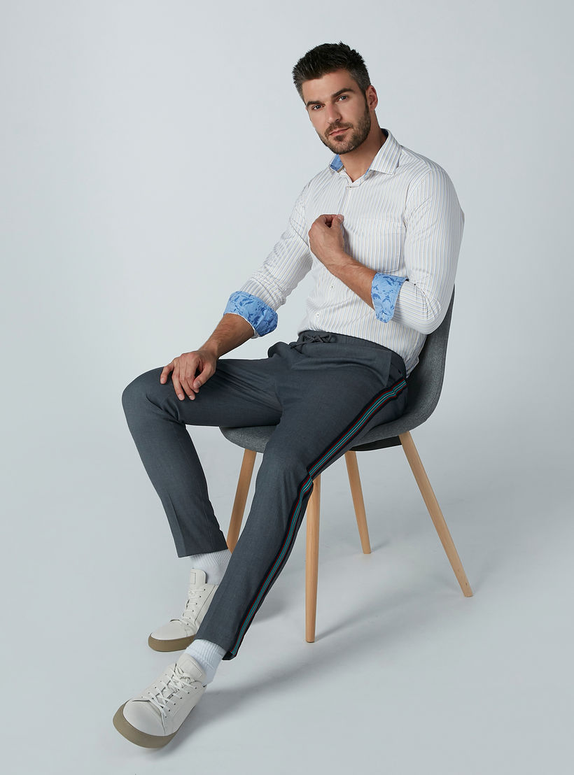 قميص رسمي مخطط سهل الكي بأكمام طويلة وجيب على الصدر-men-clothing-shirts-image-1