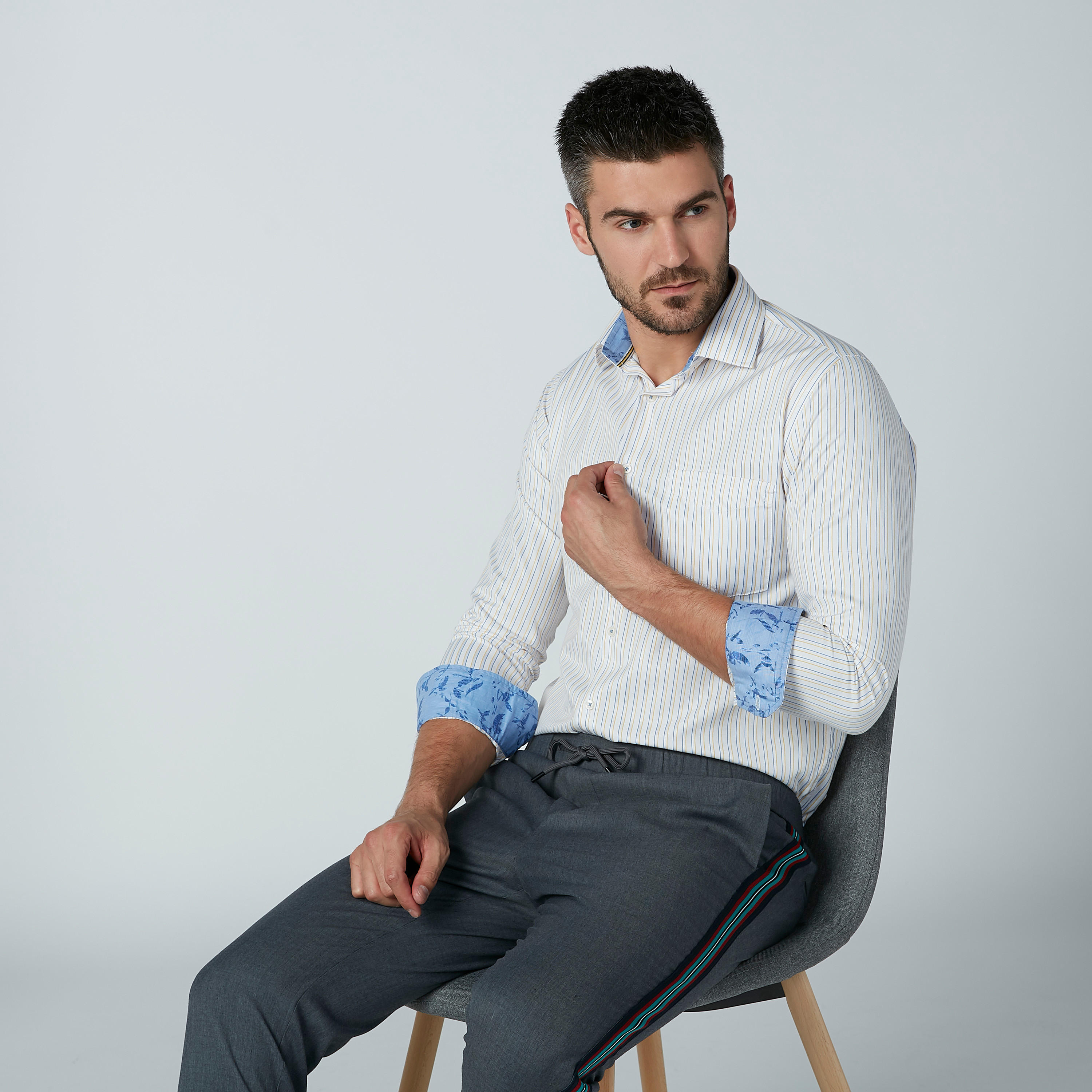 قميص رسمي مخطط سهل الكي بأكمام طويلة وجيب على الصدر-men-clothing-shirts-image-4
