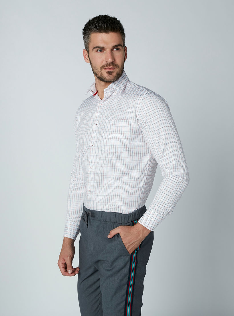 قميص مربعات سهل الكي بأكمام طويلة وجيب على الصدر-men-clothing-shirts-image-4