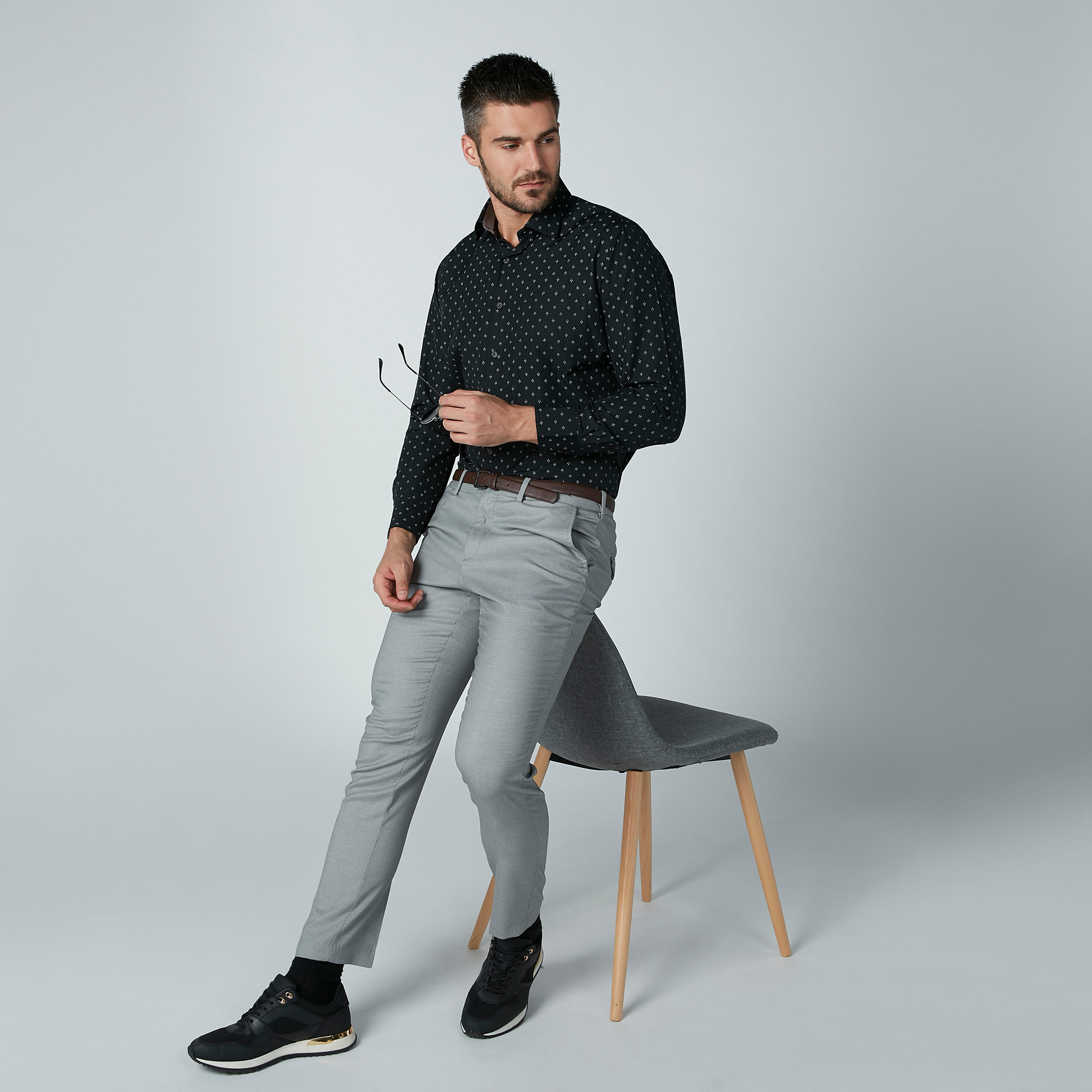 قميص سهل الكي بياقة عادية وأكمام طويلة وطبعات-men-clothing-shirts-image-1