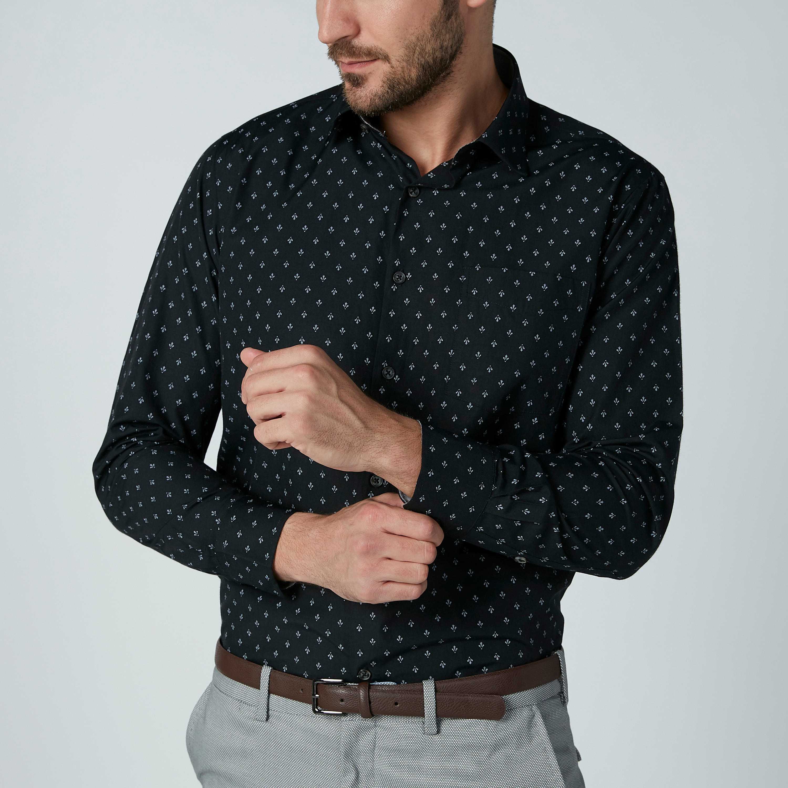 قميص سهل الكي بياقة عادية وأكمام طويلة وطبعات-men-clothing-shirts-image-5