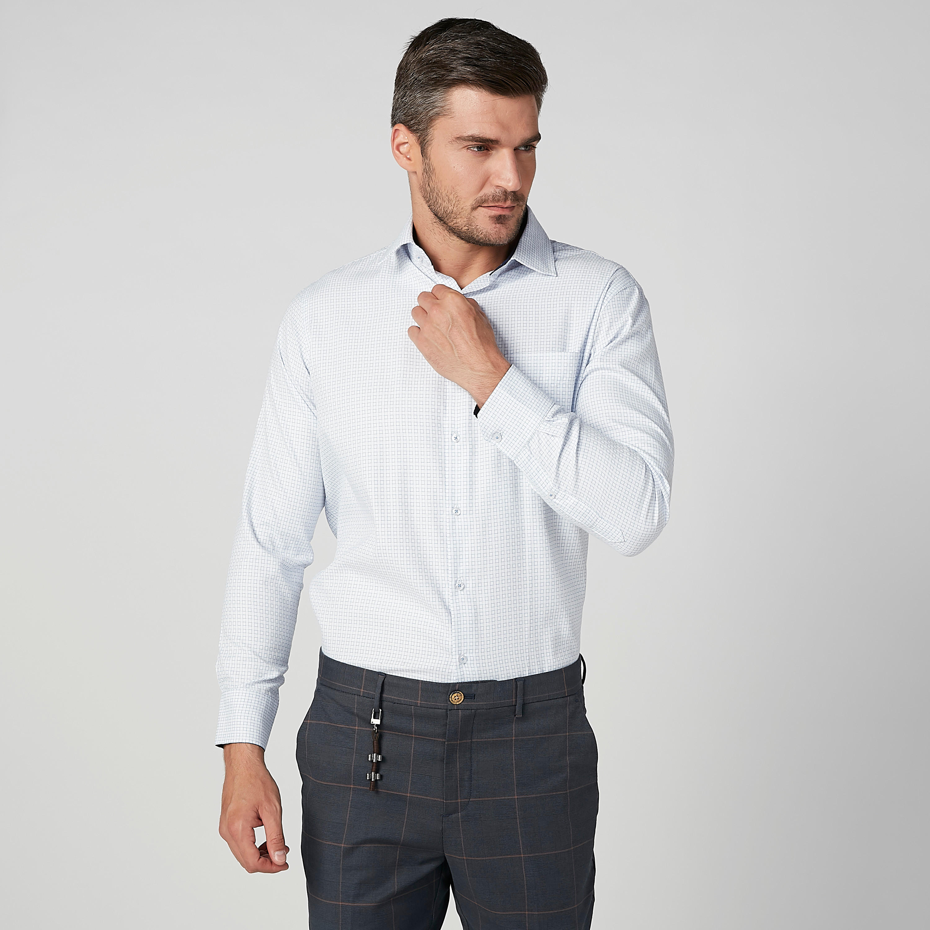 قميص سهل الكي بأكمام طويلة وجيب على الصدر وطبعات-men-clothing-shirts-image-1
