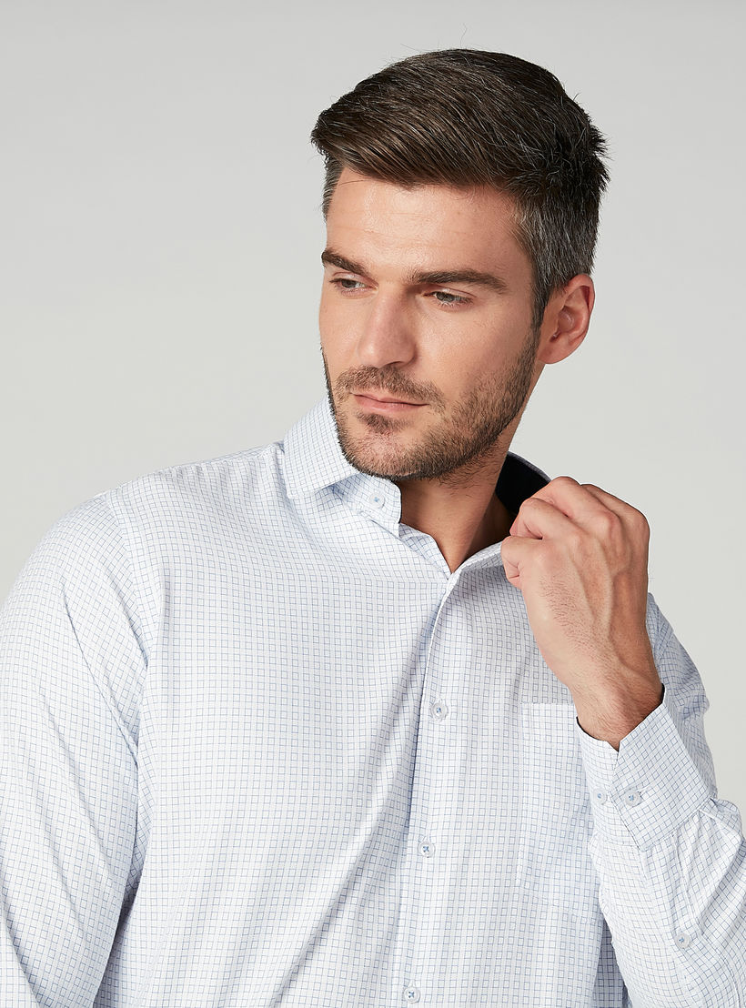 قميص سهل الكي بأكمام طويلة وجيب على الصدر وطبعات-men-clothing-shirts-image-3