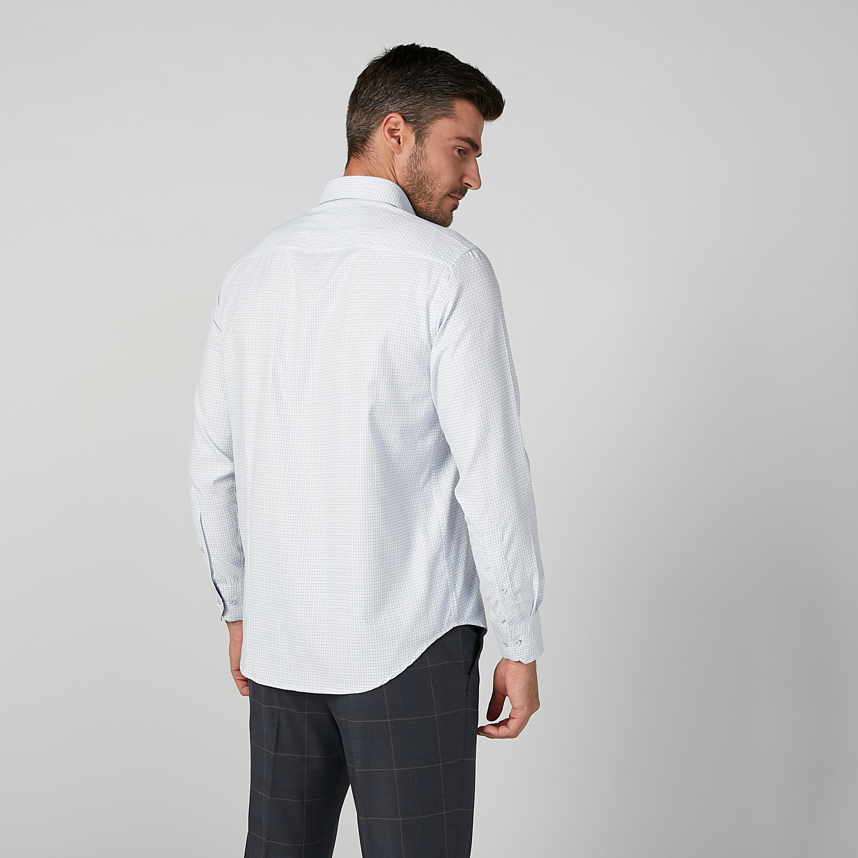 قميص سهل الكي بأكمام طويلة وجيب على الصدر وطبعات-men-clothing-shirts-image-6