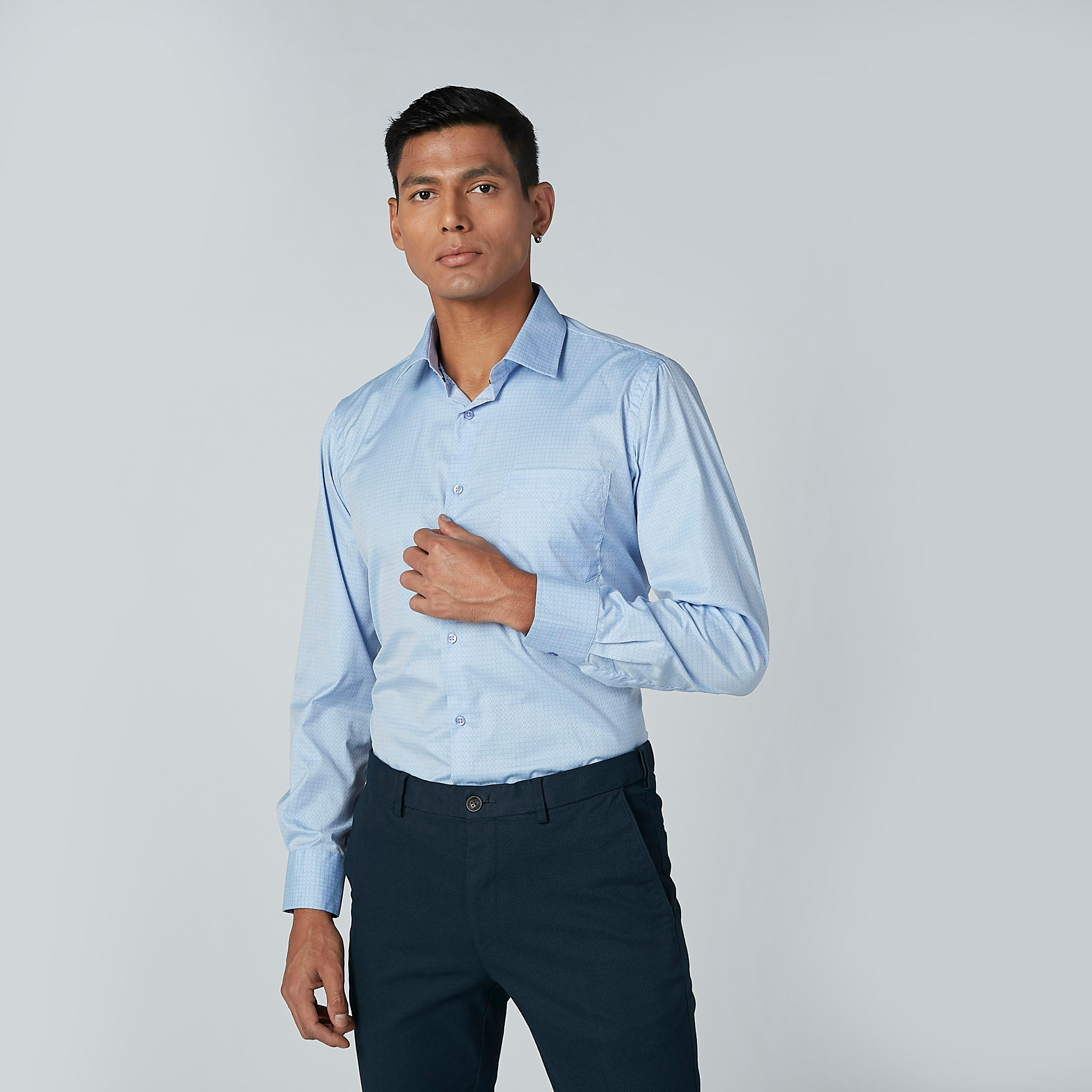 قميص مربعات سهل الكي بأكمام طويلة وجيب على الصدر-men-clothing-shirts-image-1