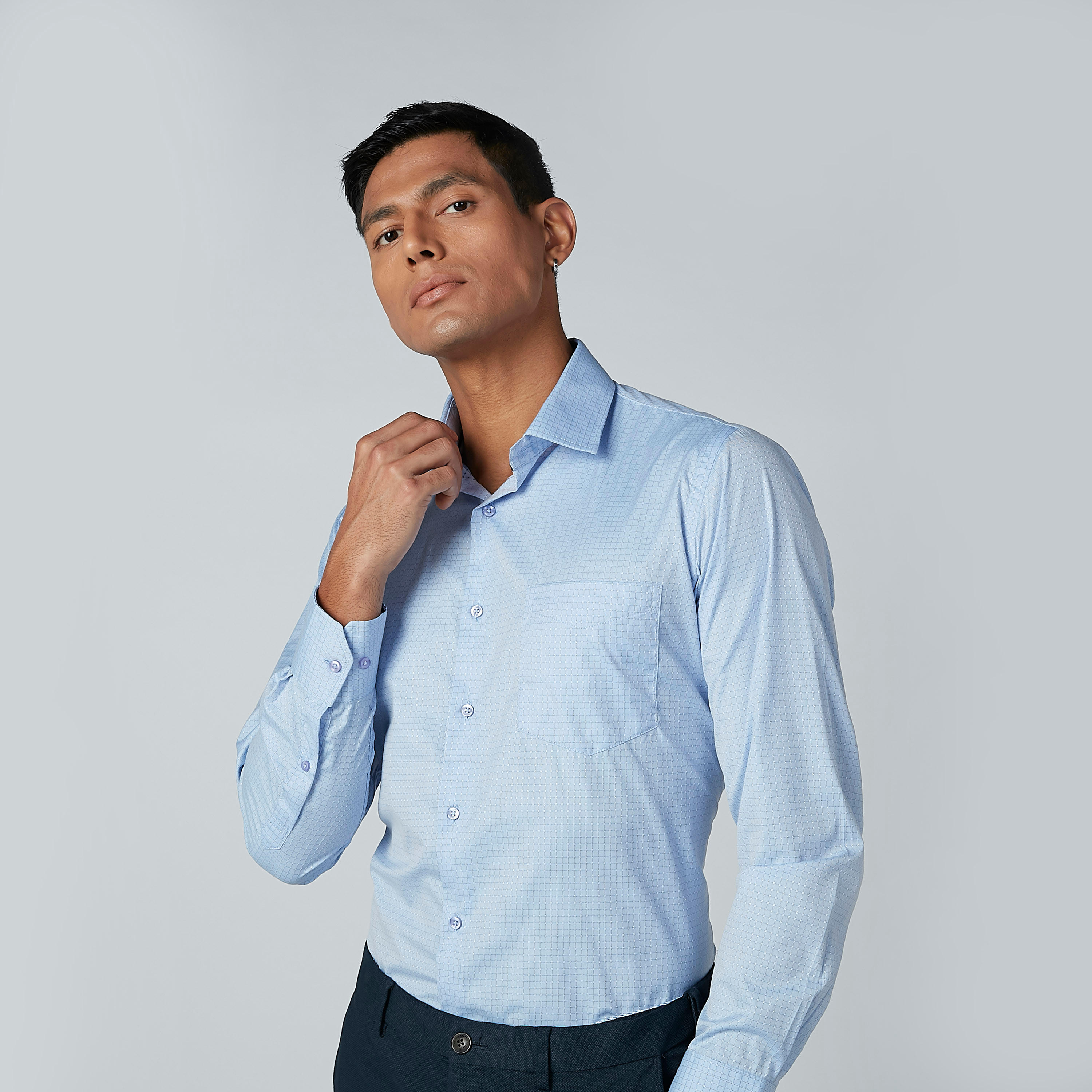 قميص مربعات سهل الكي بأكمام طويلة وجيب على الصدر-men-clothing-shirts-image-3