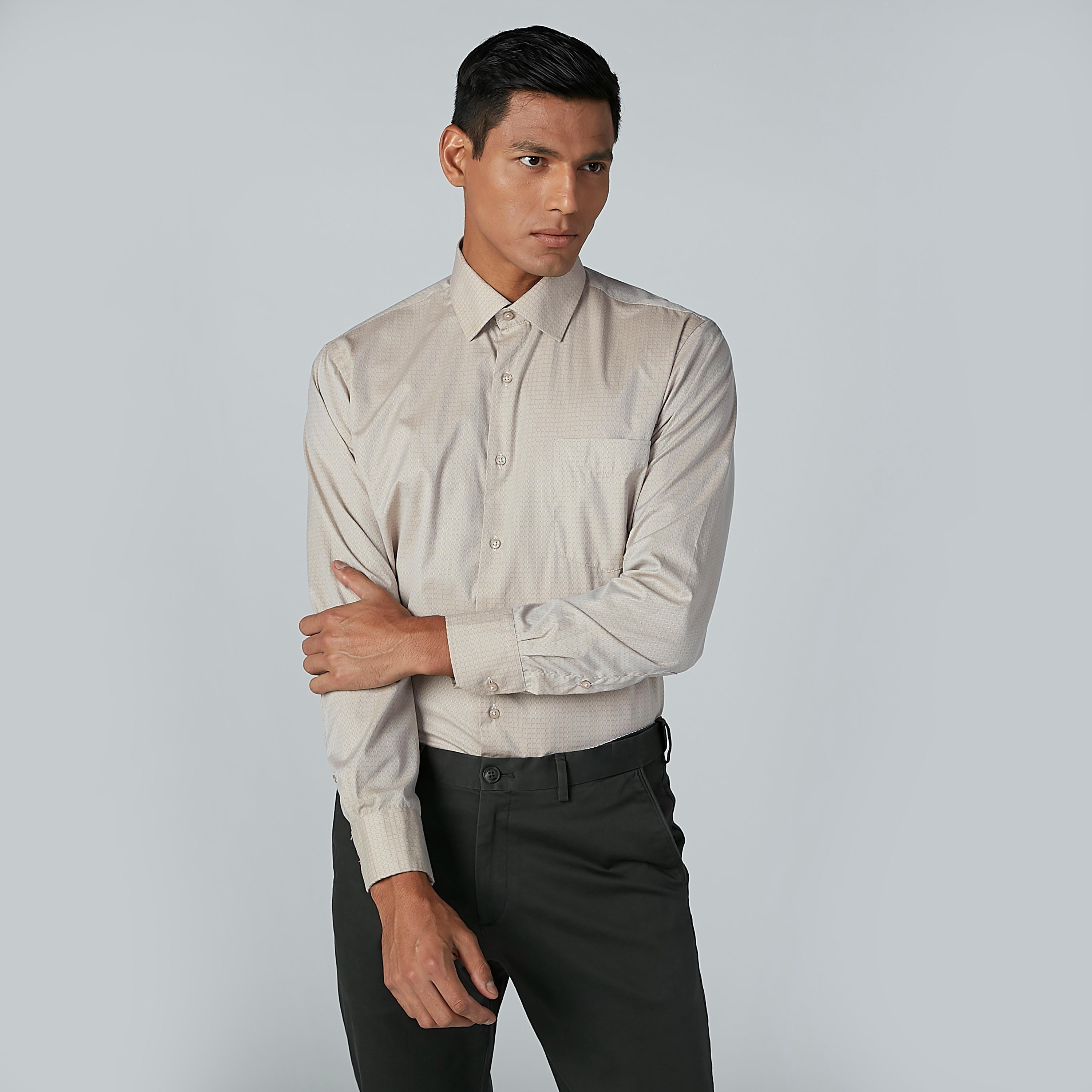 قميص سهل الكي بأكمام طويلة وجيب على الصدر-men-clothing-shirts-image-1