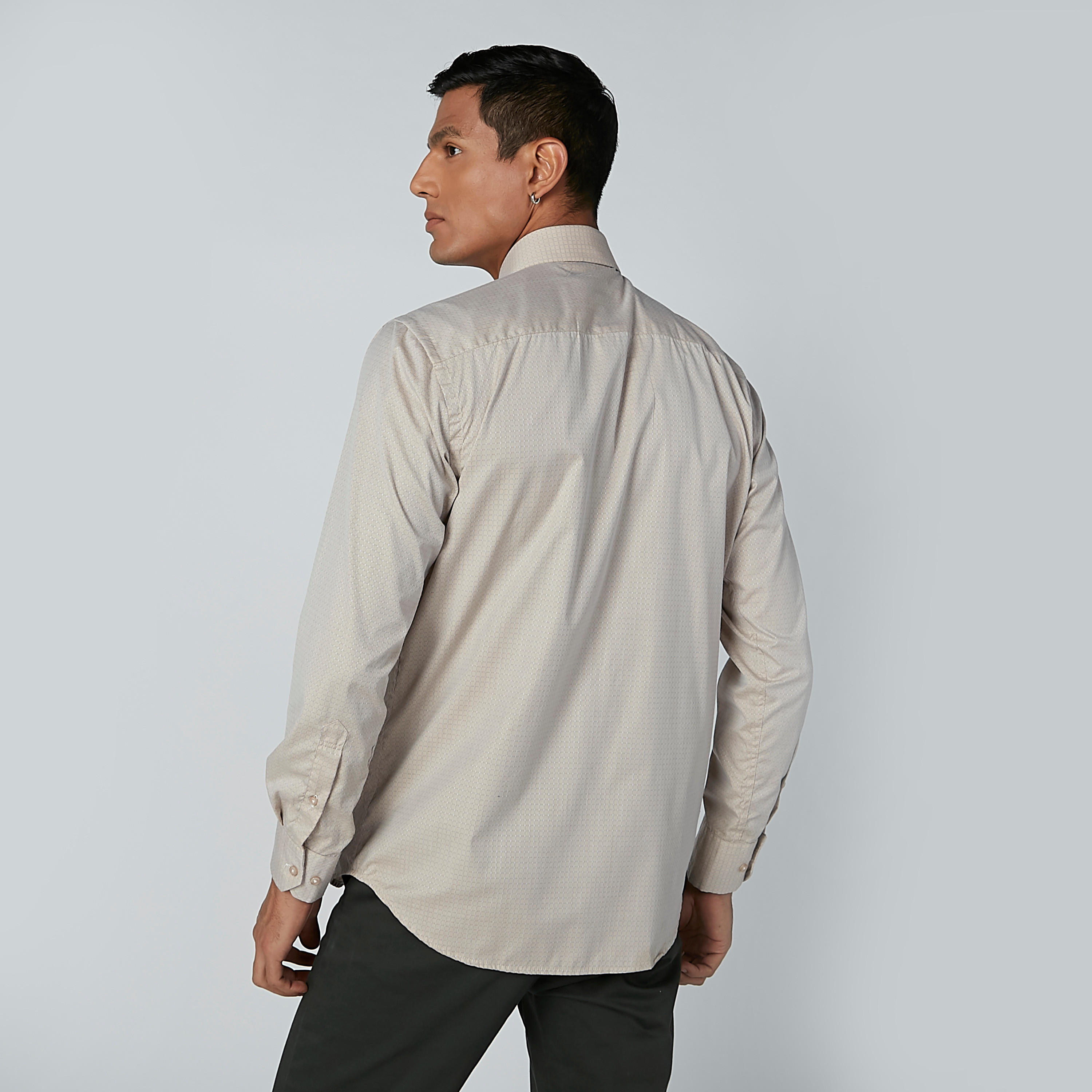 قميص سهل الكي بأكمام طويلة وجيب على الصدر-men-clothing-shirts-image-4
