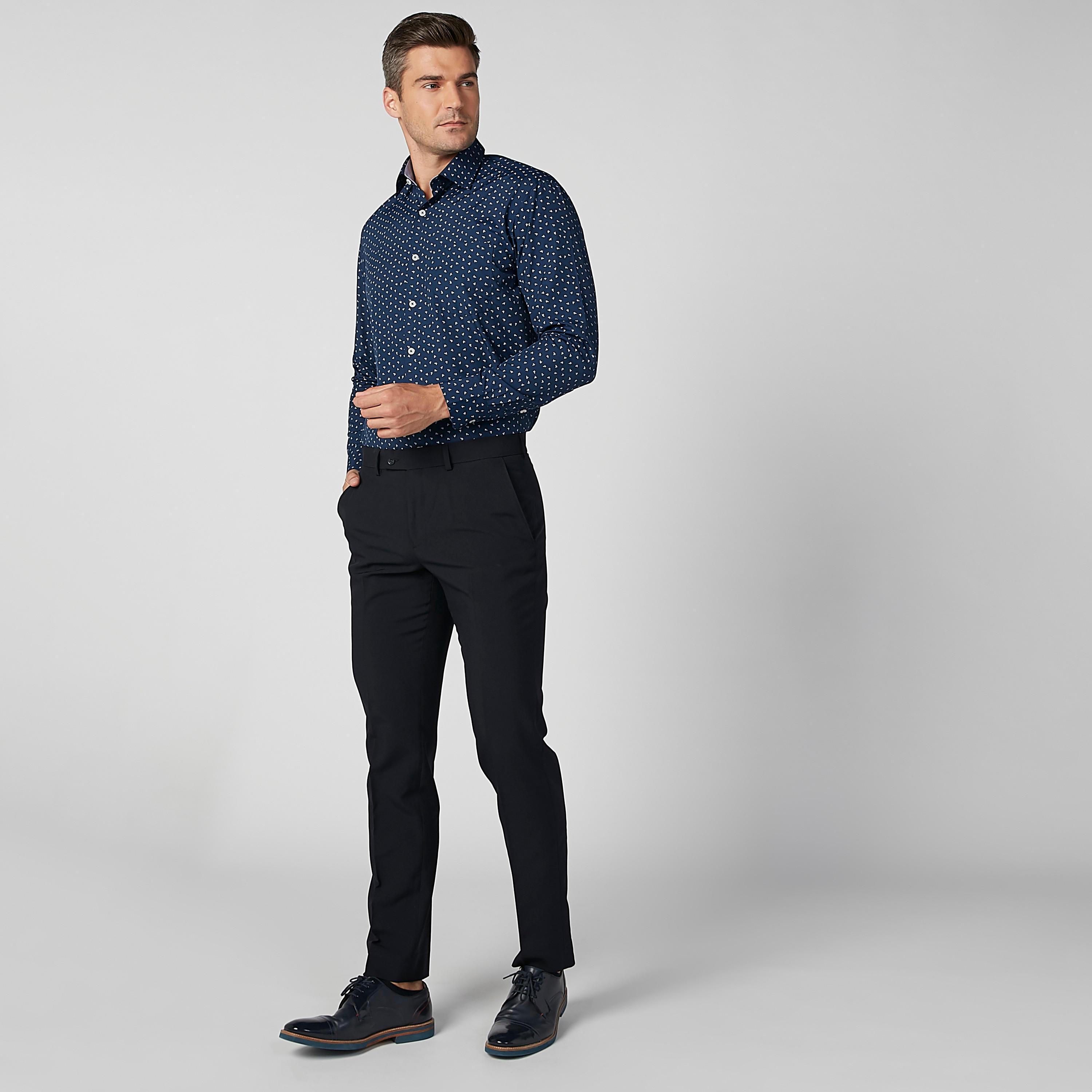 قميص سهل الكي بياقة عادية وأكمام طويلة وطبعات-men-clothing-shirts-image-2