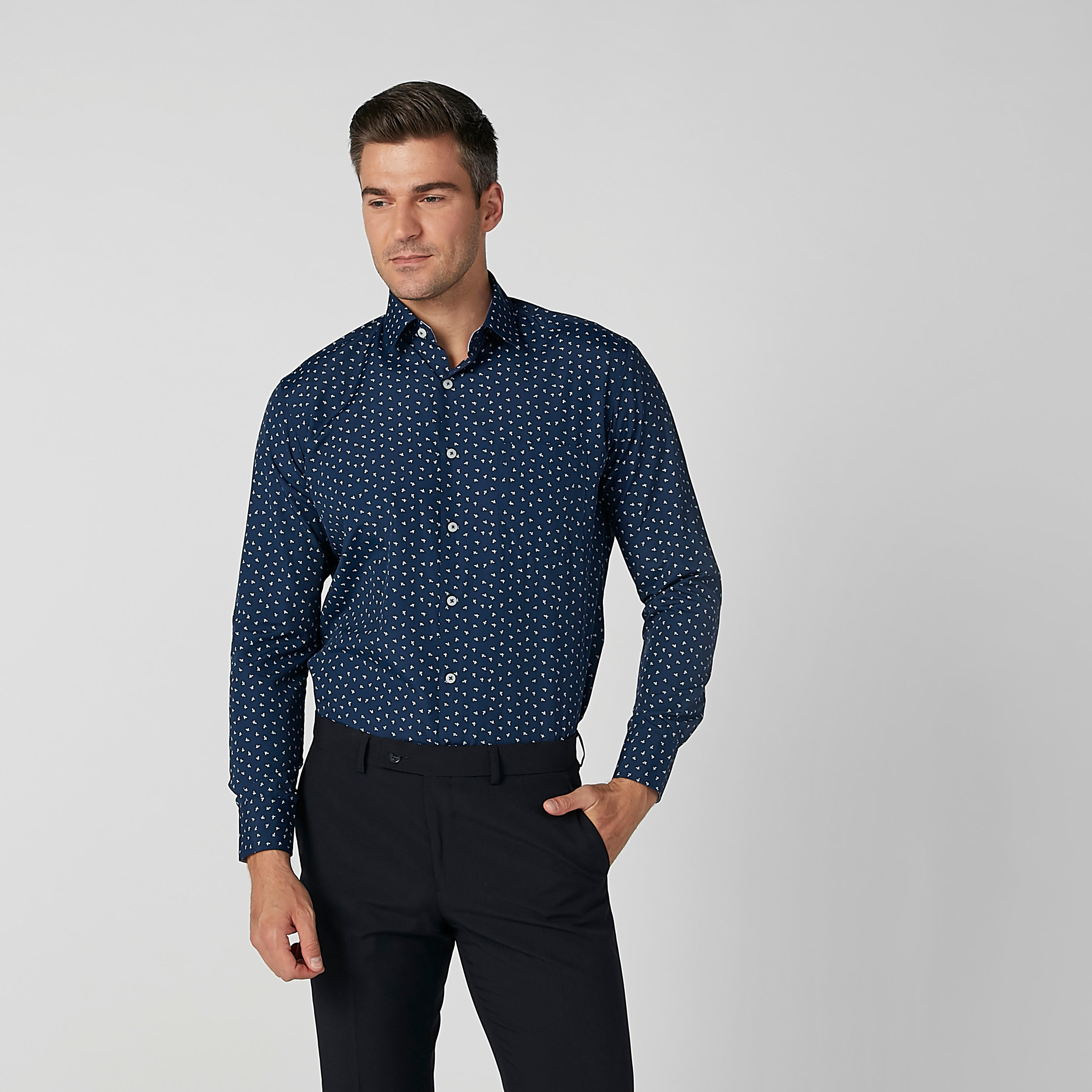 قميص سهل الكي بياقة عادية وأكمام طويلة وطبعات-men-clothing-shirts-image-3