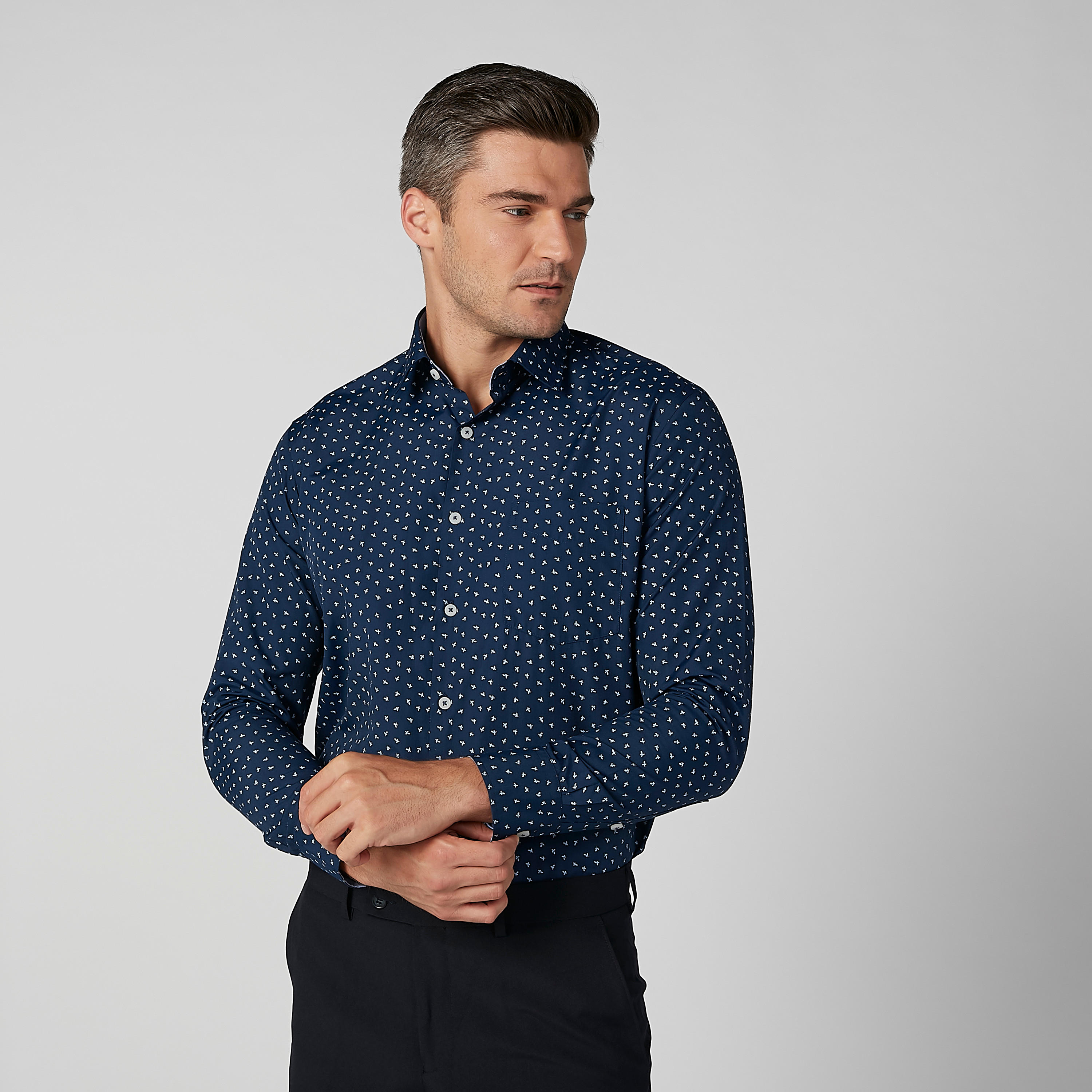 قميص سهل الكي بياقة عادية وأكمام طويلة وطبعات-men-clothing-shirts-image-1