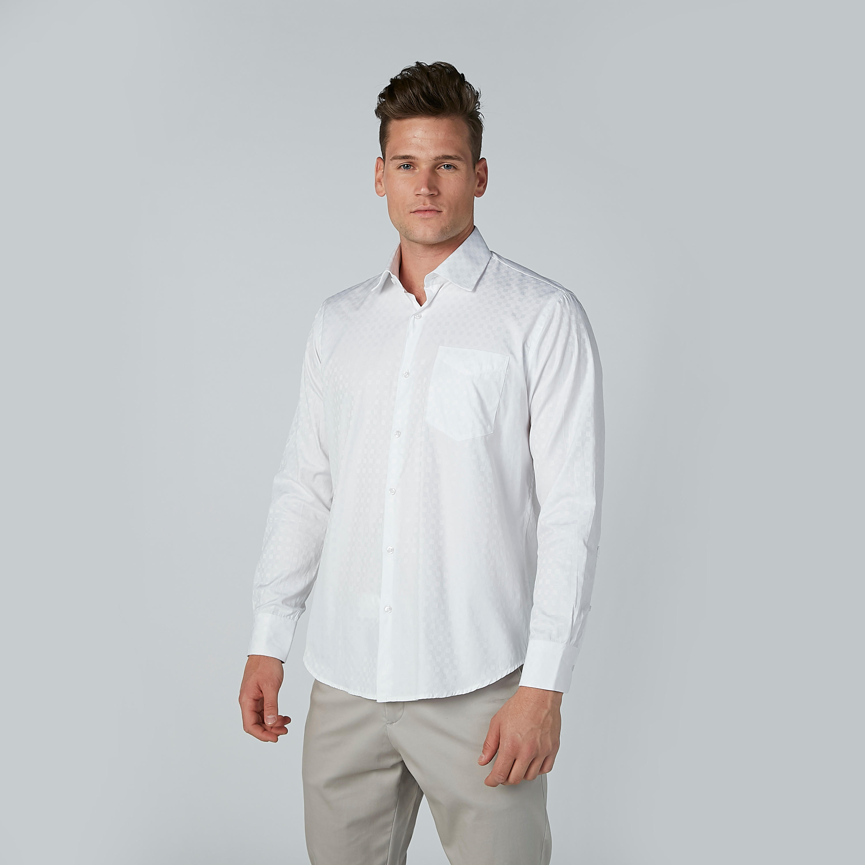 قميص بارز الملمس سهل الكي بأكمام طويلة وجيب على الصدر-men-clothing-shirts-image-1