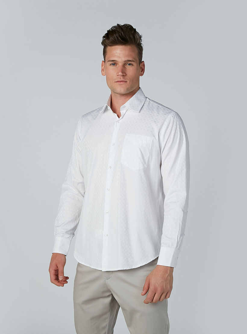 قميص بارز الملمس سهل الكي بأكمام طويلة وجيب على الصدر-men-clothing-shirts-image-1