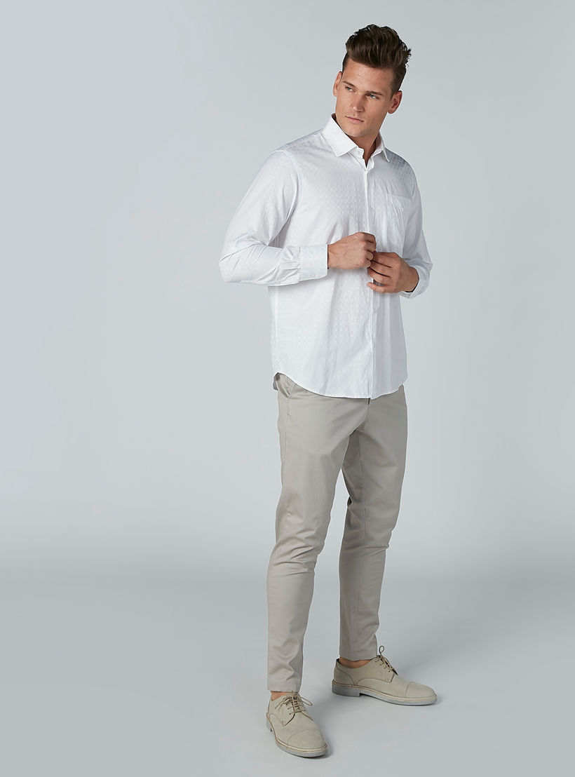 قميص بارز الملمس سهل الكي بأكمام طويلة وجيب على الصدر-men-clothing-shirts-image-2