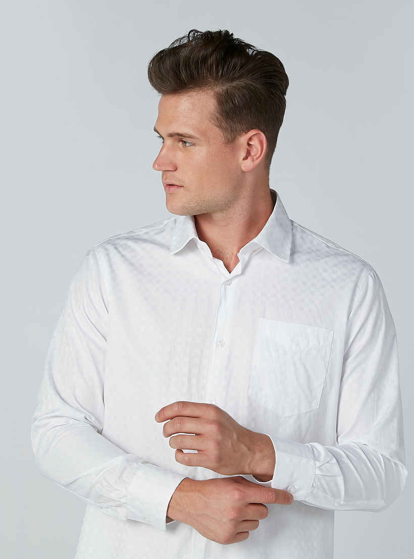 قميص بارز الملمس سهل الكي بأكمام طويلة وجيب على الصدر-men-clothing-shirts-image-3