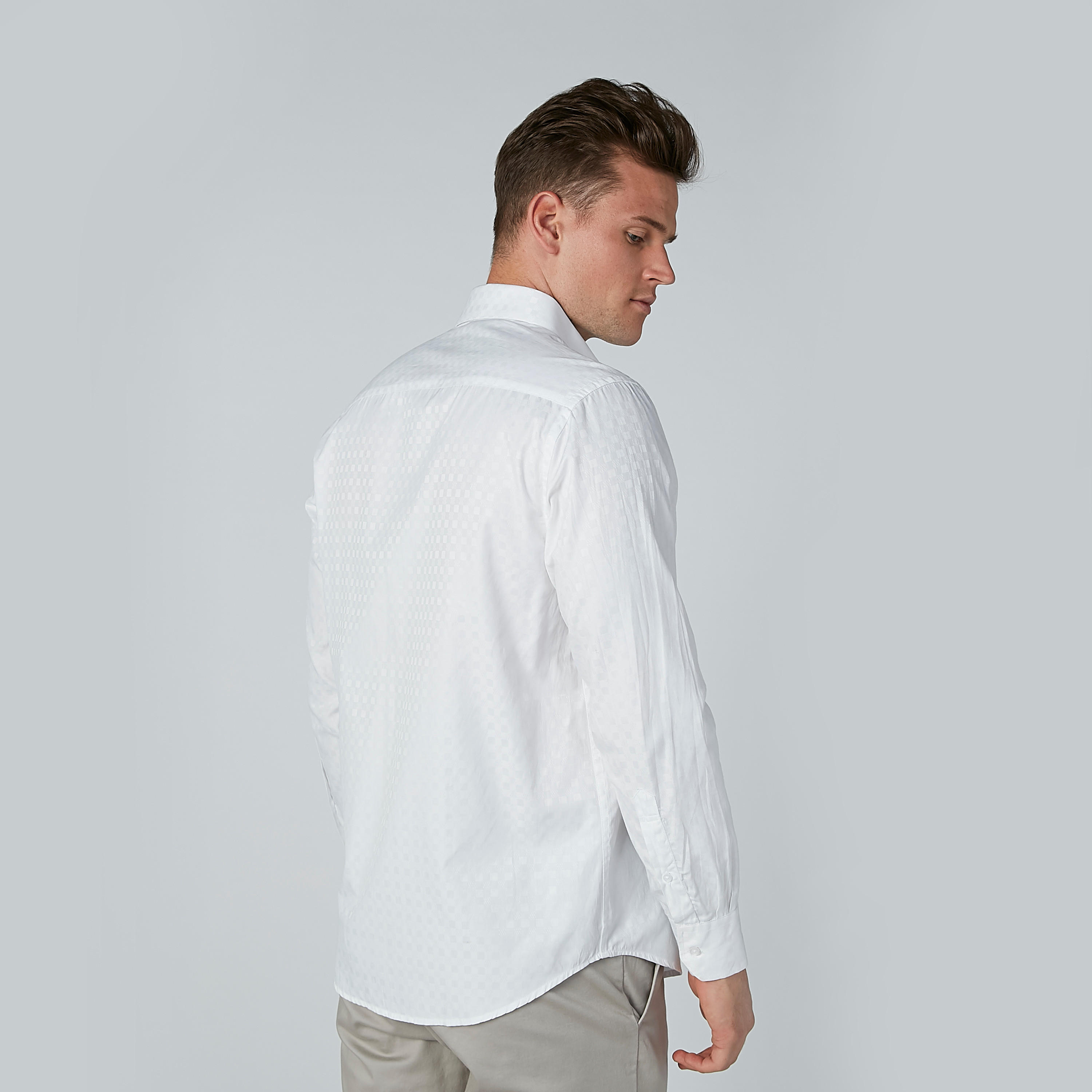 قميص بارز الملمس سهل الكي بأكمام طويلة وجيب على الصدر-men-clothing-shirts-image-4