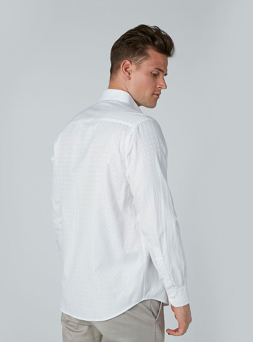 قميص بارز الملمس سهل الكي بأكمام طويلة وجيب على الصدر-men-clothing-shirts-image-4
