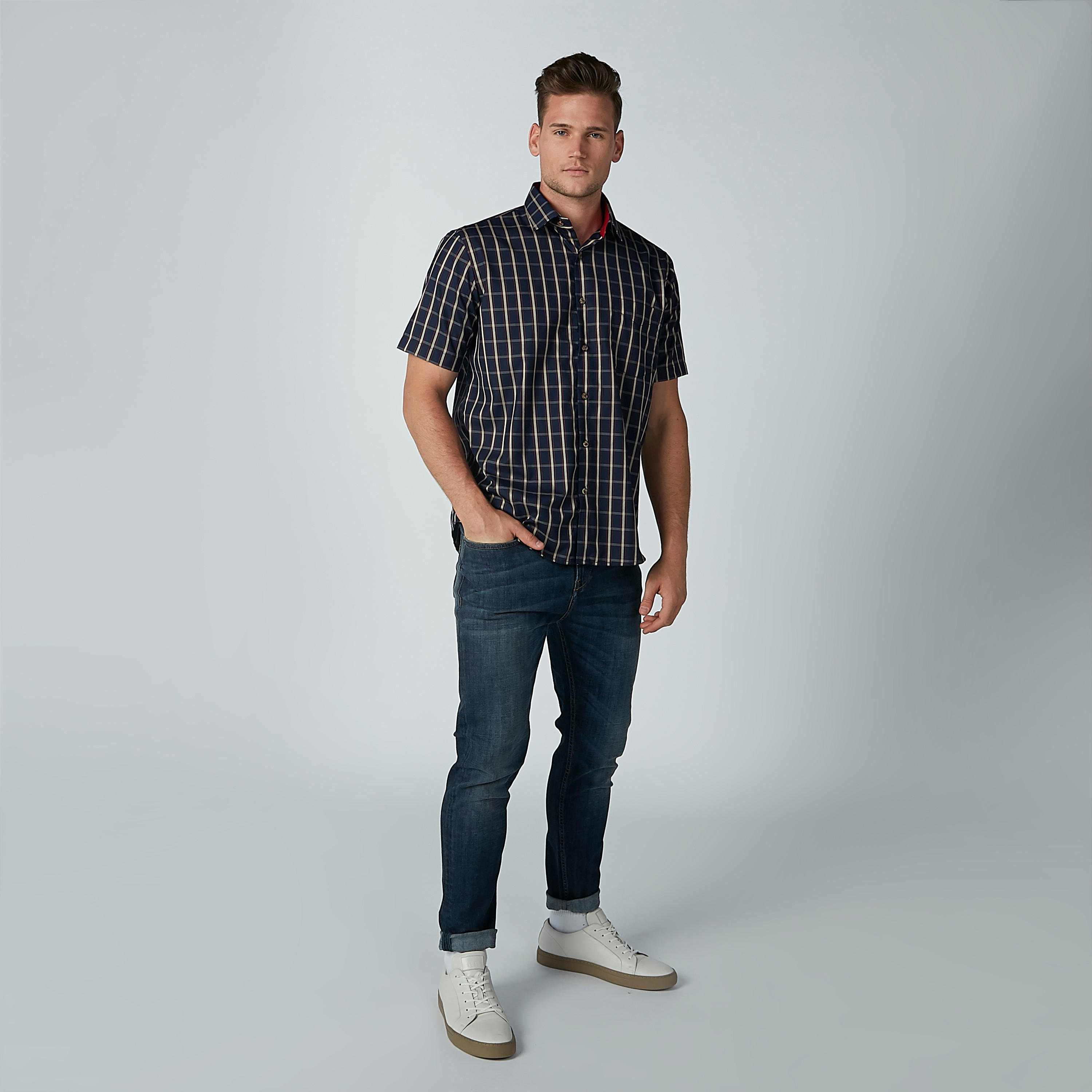 قميص مربعات سهل الكي بأكمام قصيرة وجيب على الصدر -men-clothing-shirts-image-1