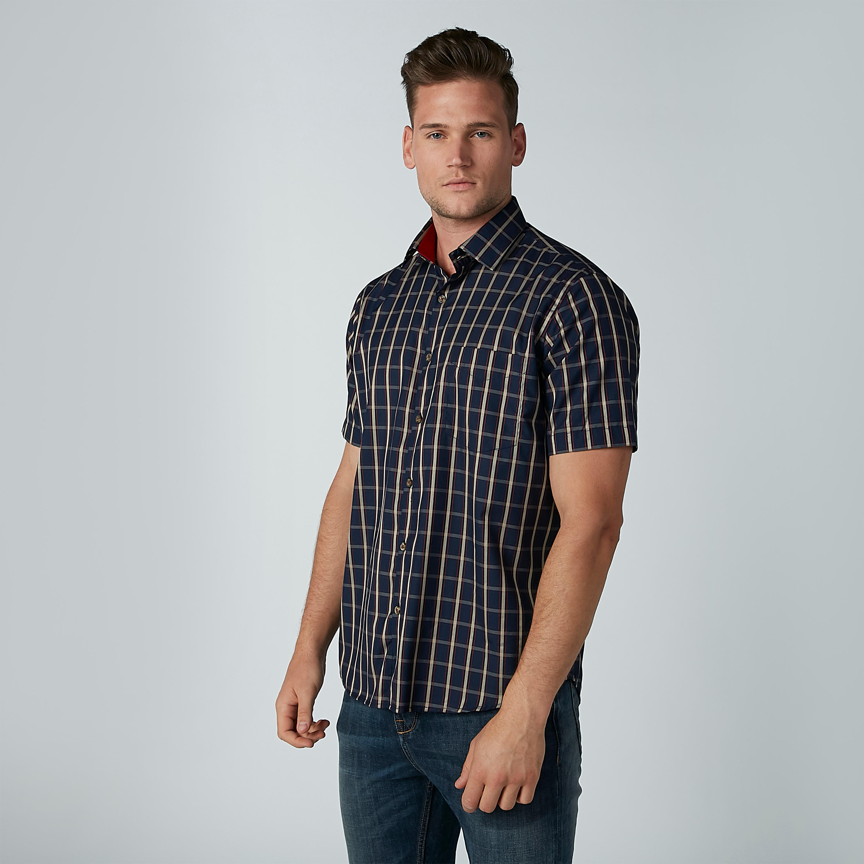 قميص مربعات سهل الكي بأكمام قصيرة وجيب على الصدر -men-clothing-shirts-image-2