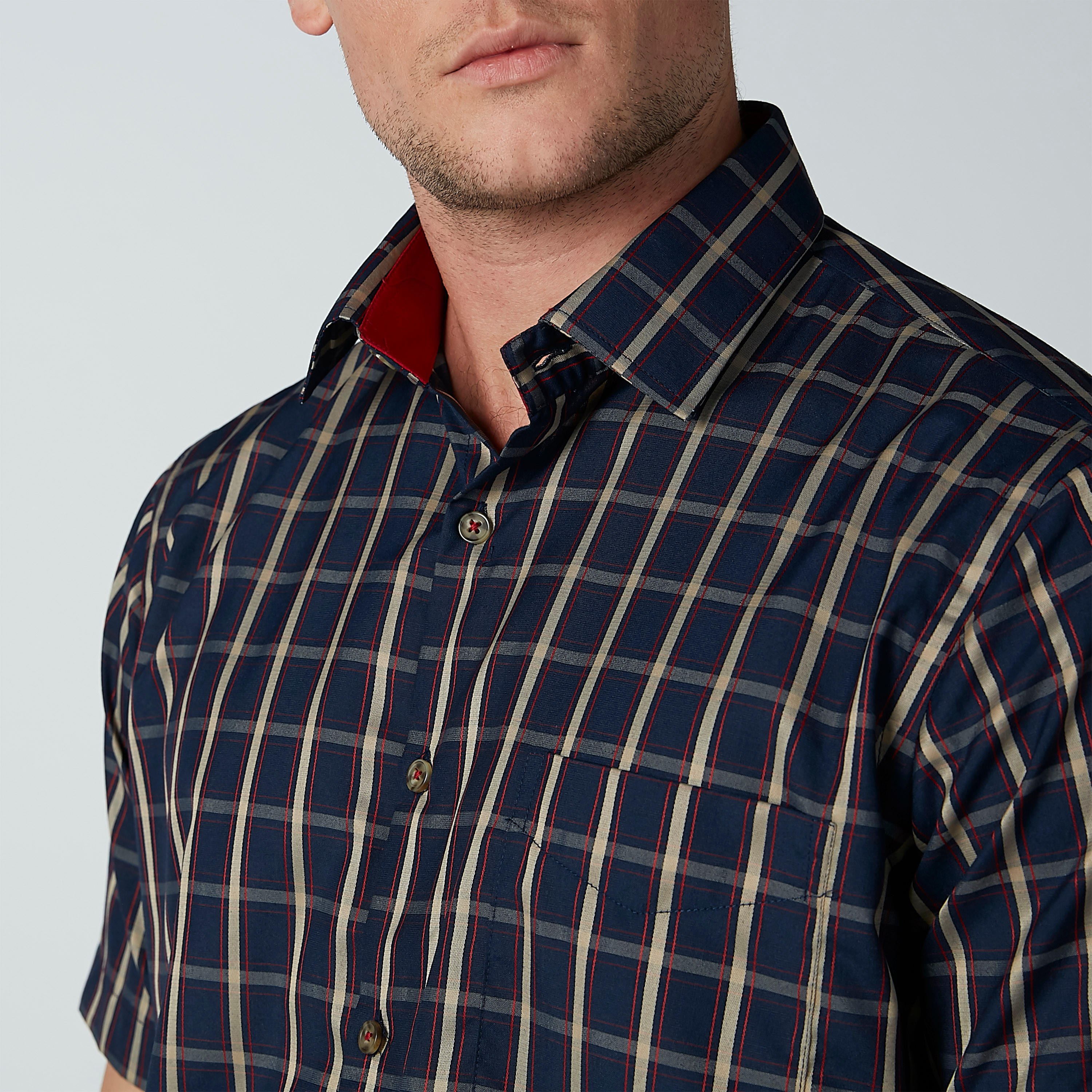 قميص مربعات سهل الكي بأكمام قصيرة وجيب على الصدر -men-clothing-shirts-image-4