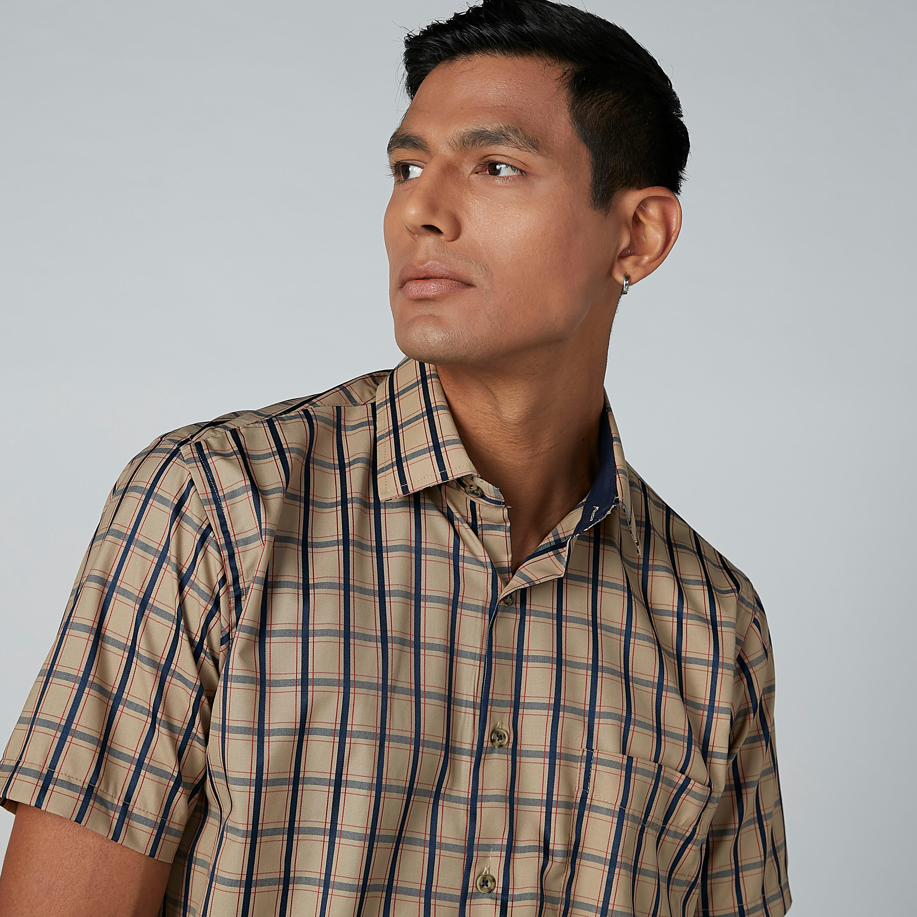 قميص مربعات سهل الكي بأكمام قصيرة وجيب على الصدر -men-clothing-shirts-image-3
