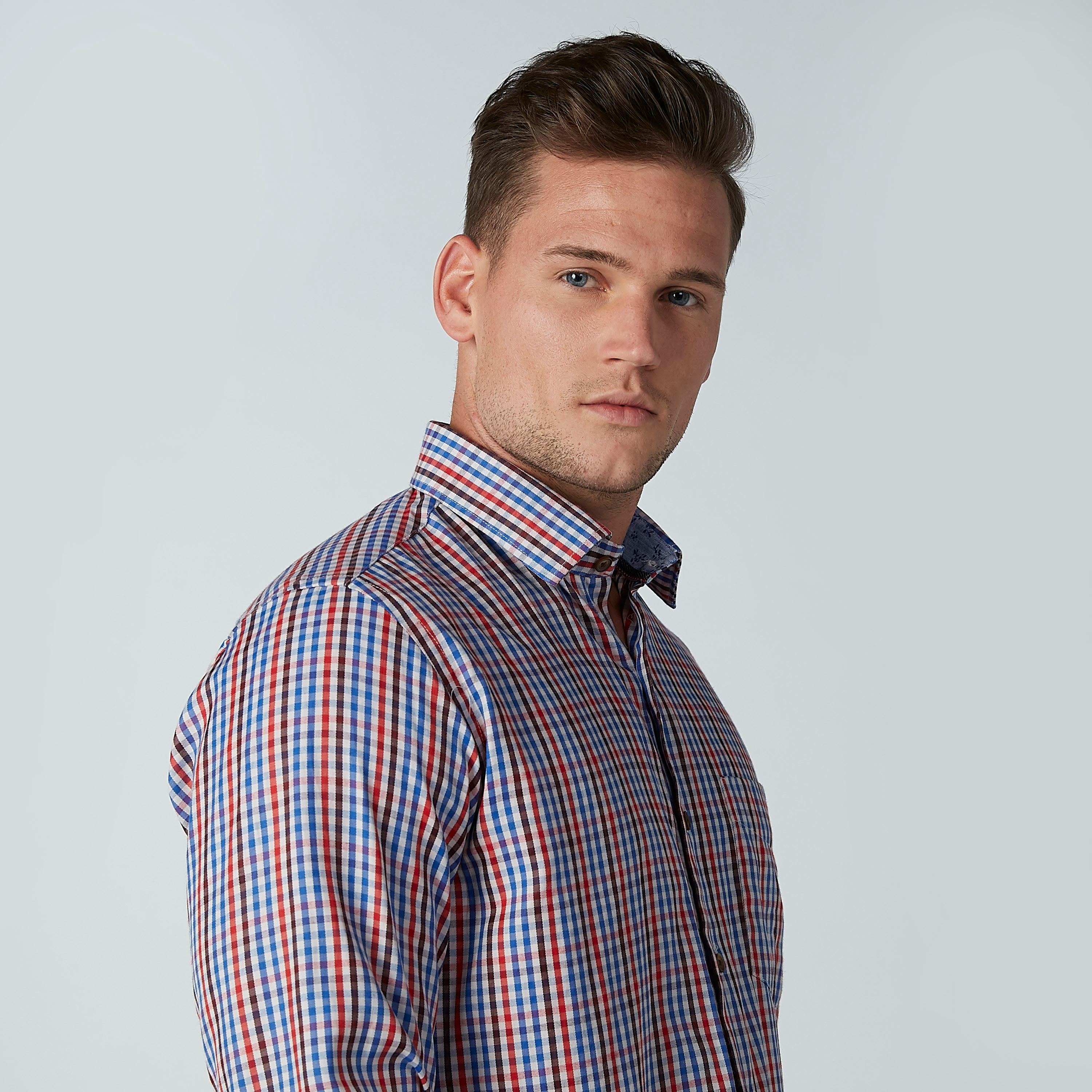 قميص مربعات سهل الكي بأكمام طويلة وجيب على الصدر-men-clothing-shirts-image-1