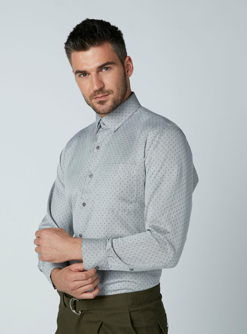 قميص سهل الكي بأكمام طويلة وجيب على الصدر وطبعات-men-clothing-shirts-image-1