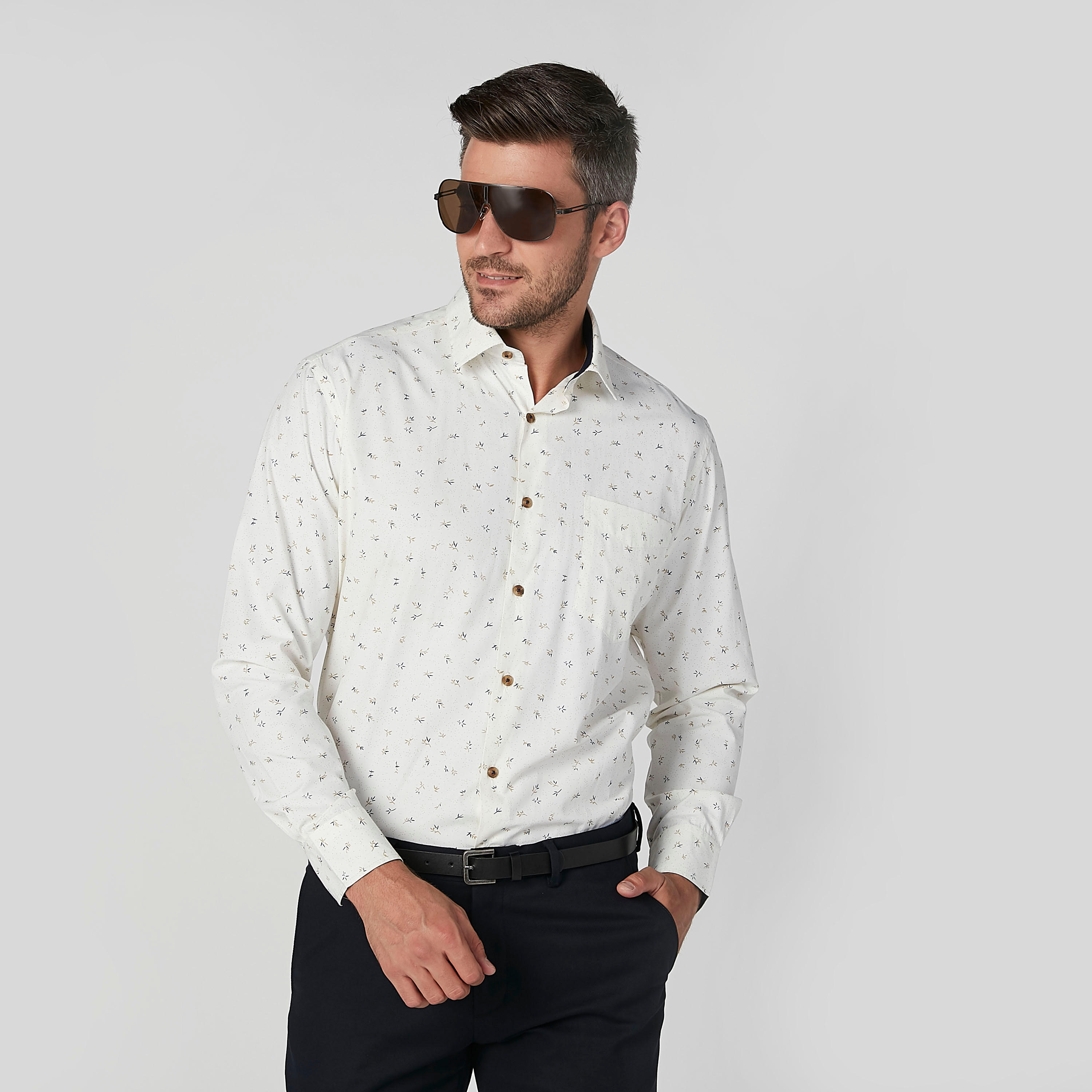 قميص سهل الكي بأكمام طويلة وجيب خارجي وطبعات-men-clothing-shirts-image-3