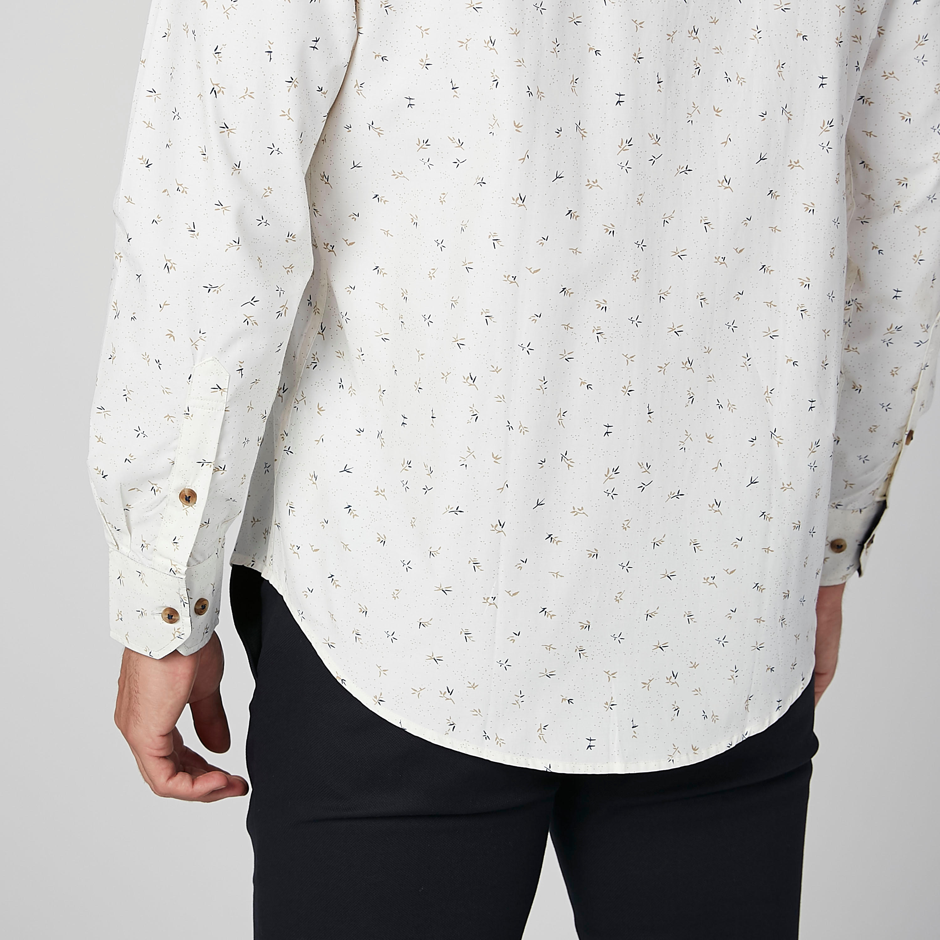 قميص سهل الكي بأكمام طويلة وجيب خارجي وطبعات-men-clothing-shirts-image-4