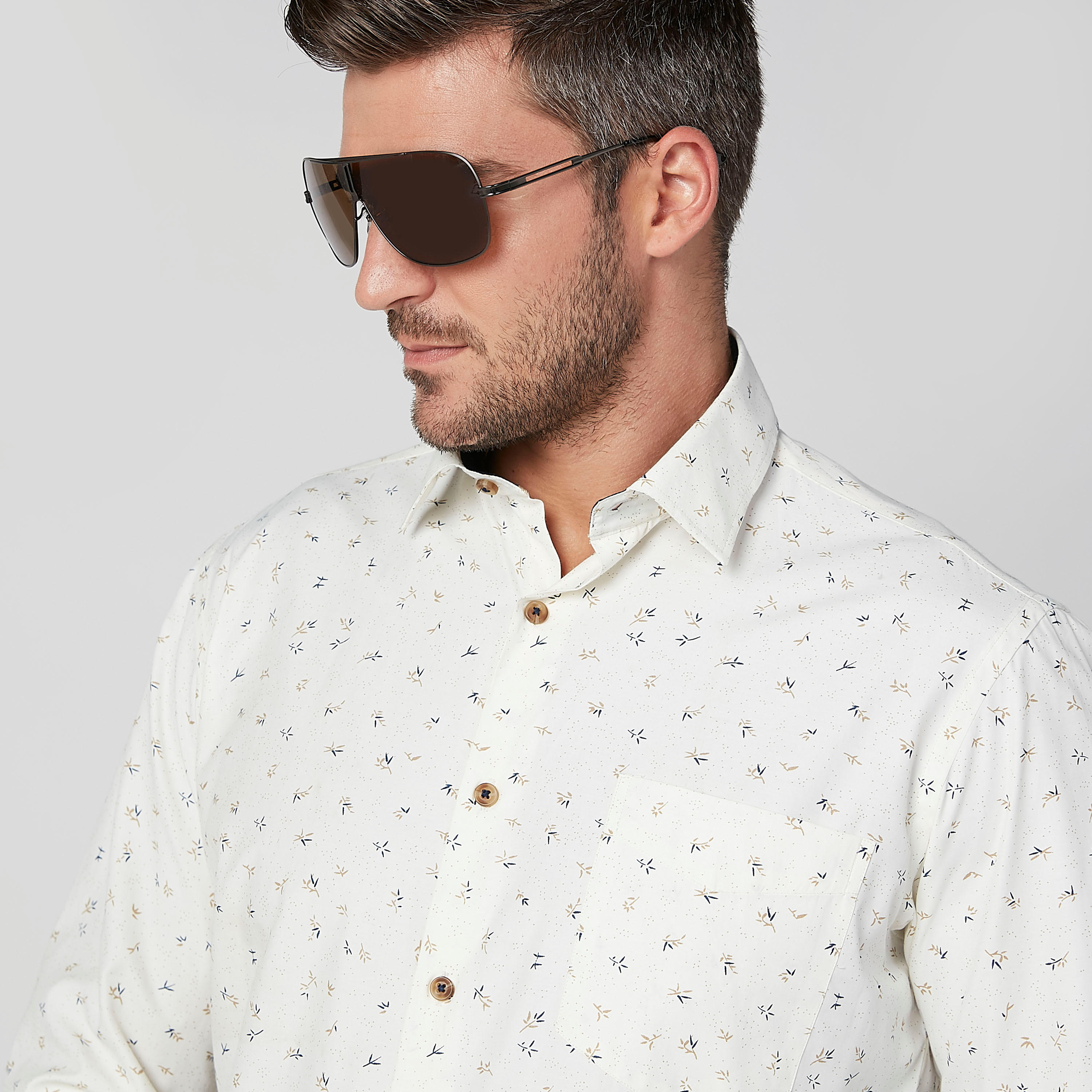 قميص سهل الكي بأكمام طويلة وجيب خارجي وطبعات-men-clothing-shirts-image-7