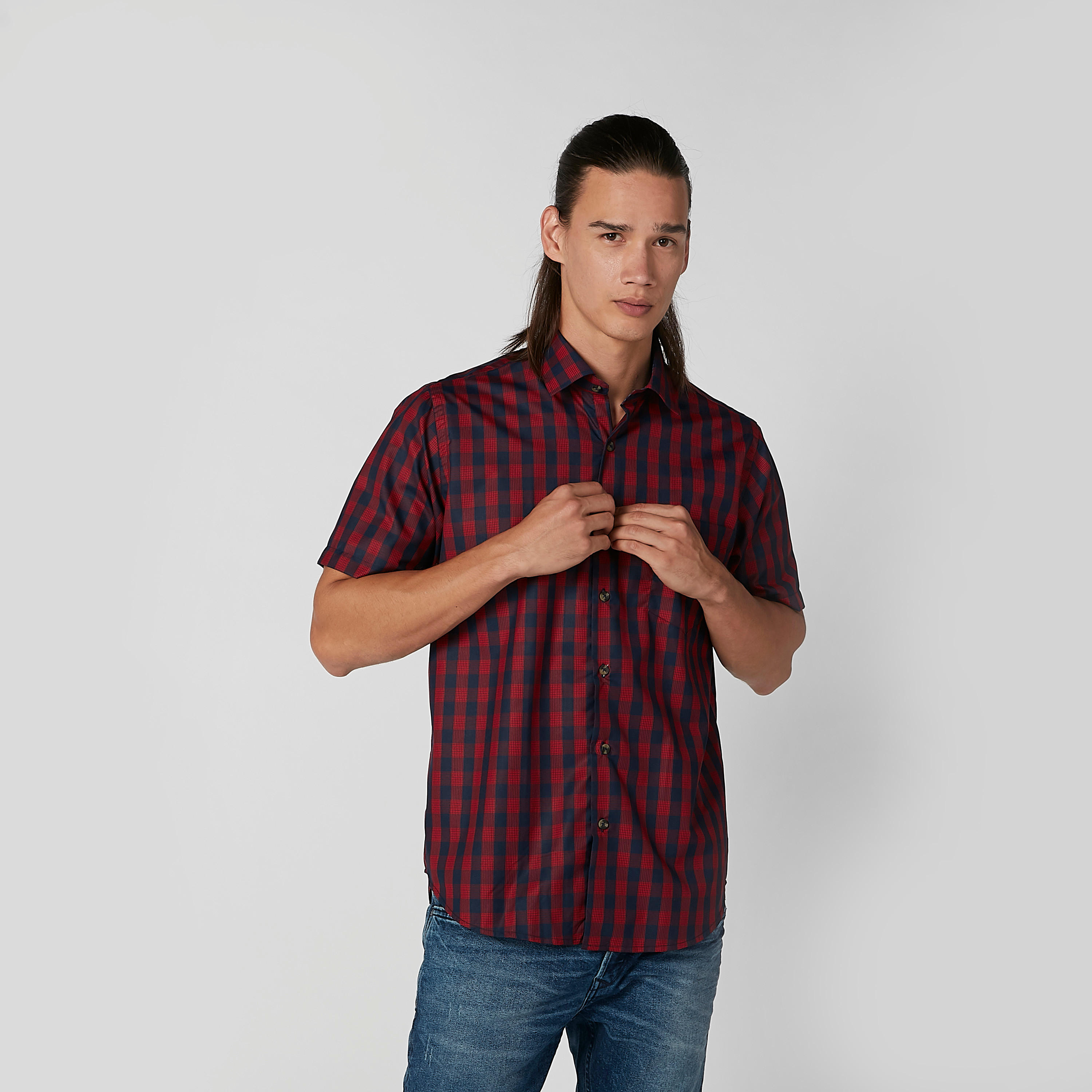 قميص مربعات سهل الكي بأكمام قصيرة وجيب على الصدر -men-clothing-shirts-image-1