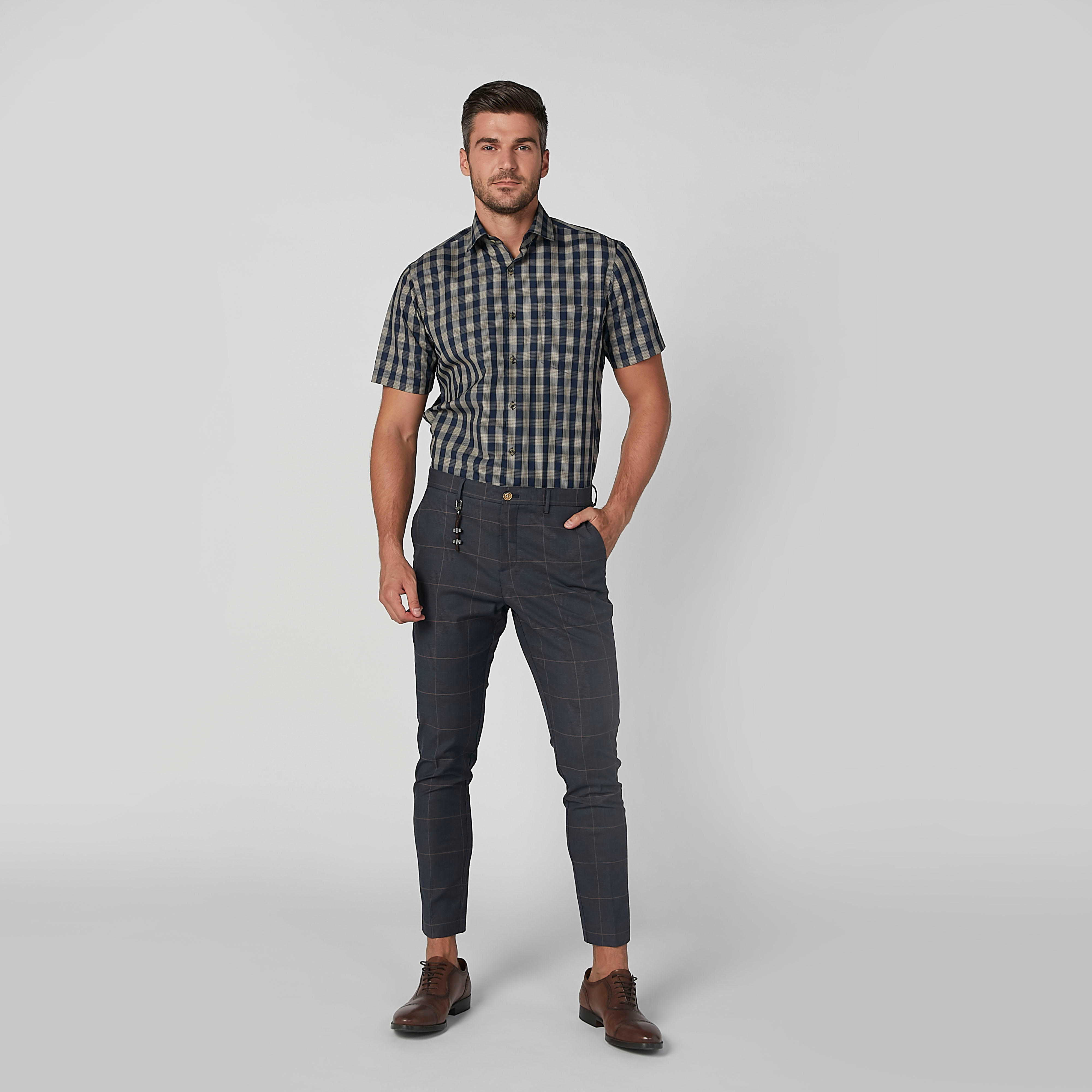 قميص مربعات سهل الكي بأكمام قصيرة وجيب خارجي-men-clothing-shirts-image-1