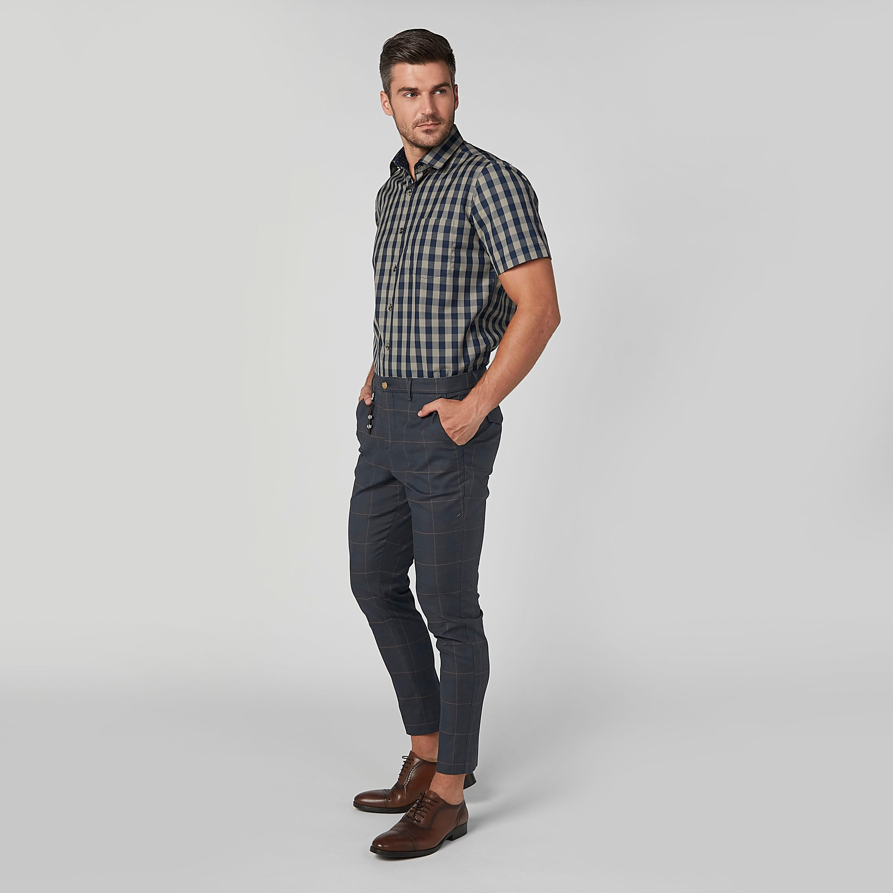 قميص مربعات سهل الكي بأكمام قصيرة وجيب خارجي-men-clothing-shirts-image-3