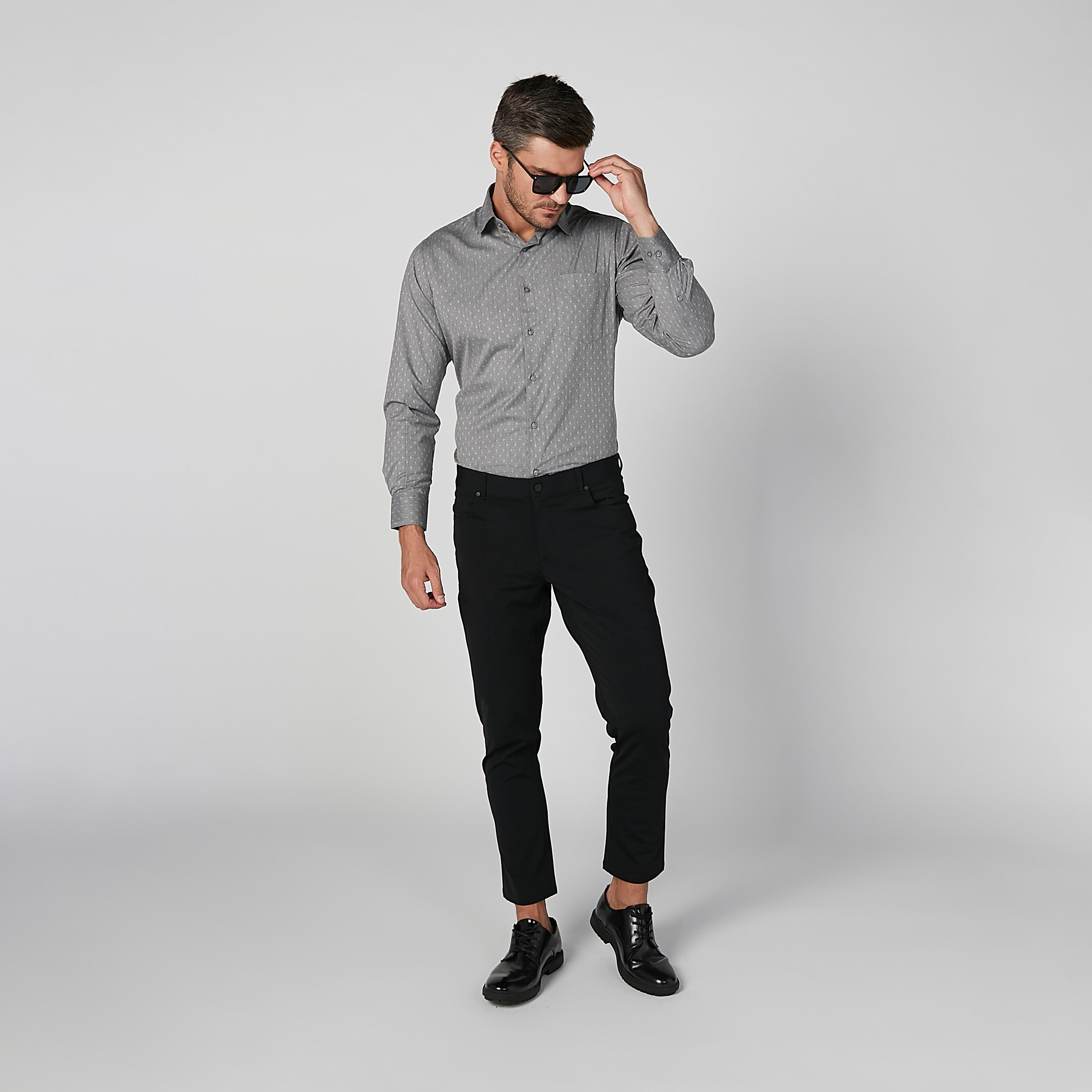 قميص بارز الملمس سهل الكي بأكمام طويلة وجيب خارجي-men-clothing-shirts-image-2