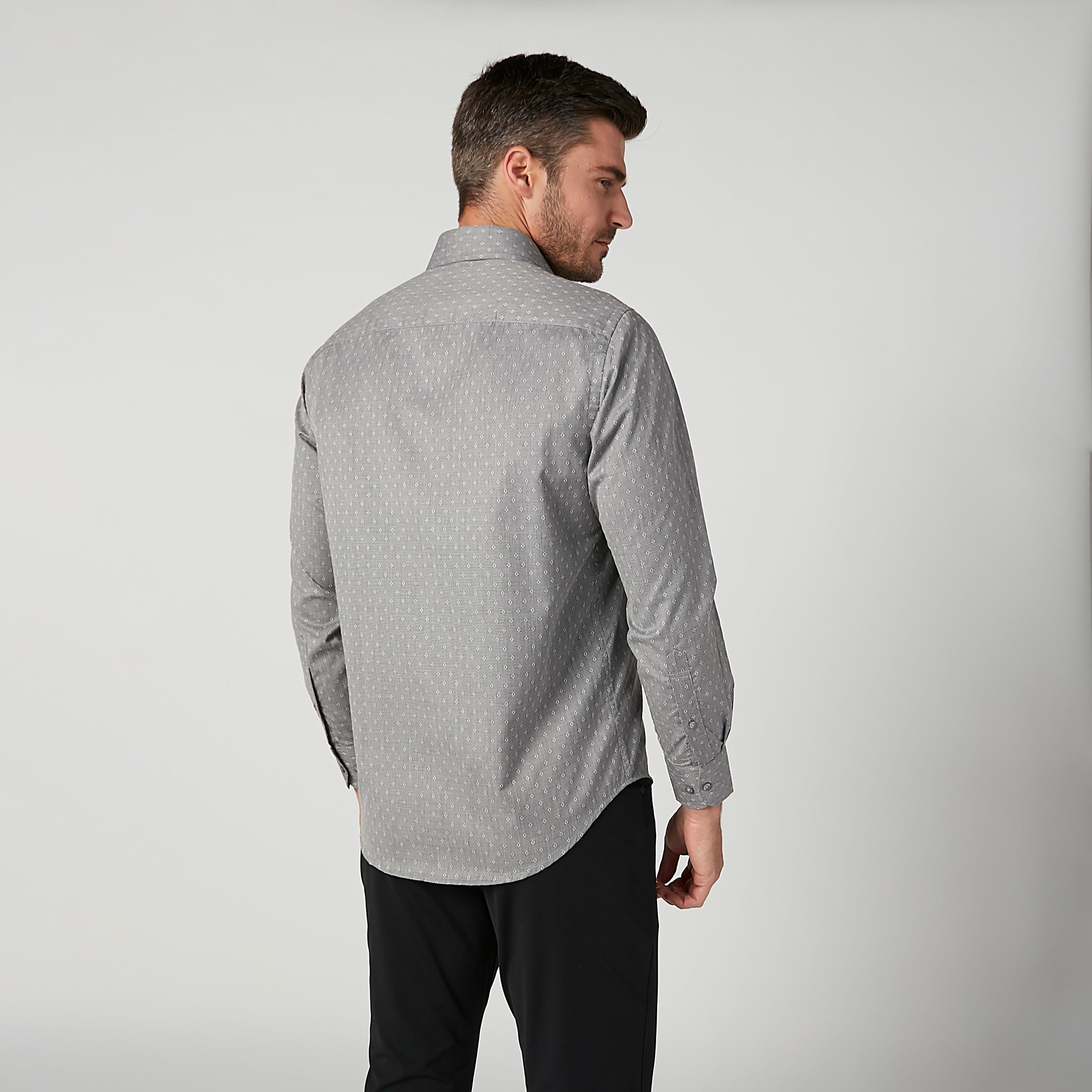 قميص بارز الملمس سهل الكي بأكمام طويلة وجيب خارجي-men-clothing-shirts-image-4