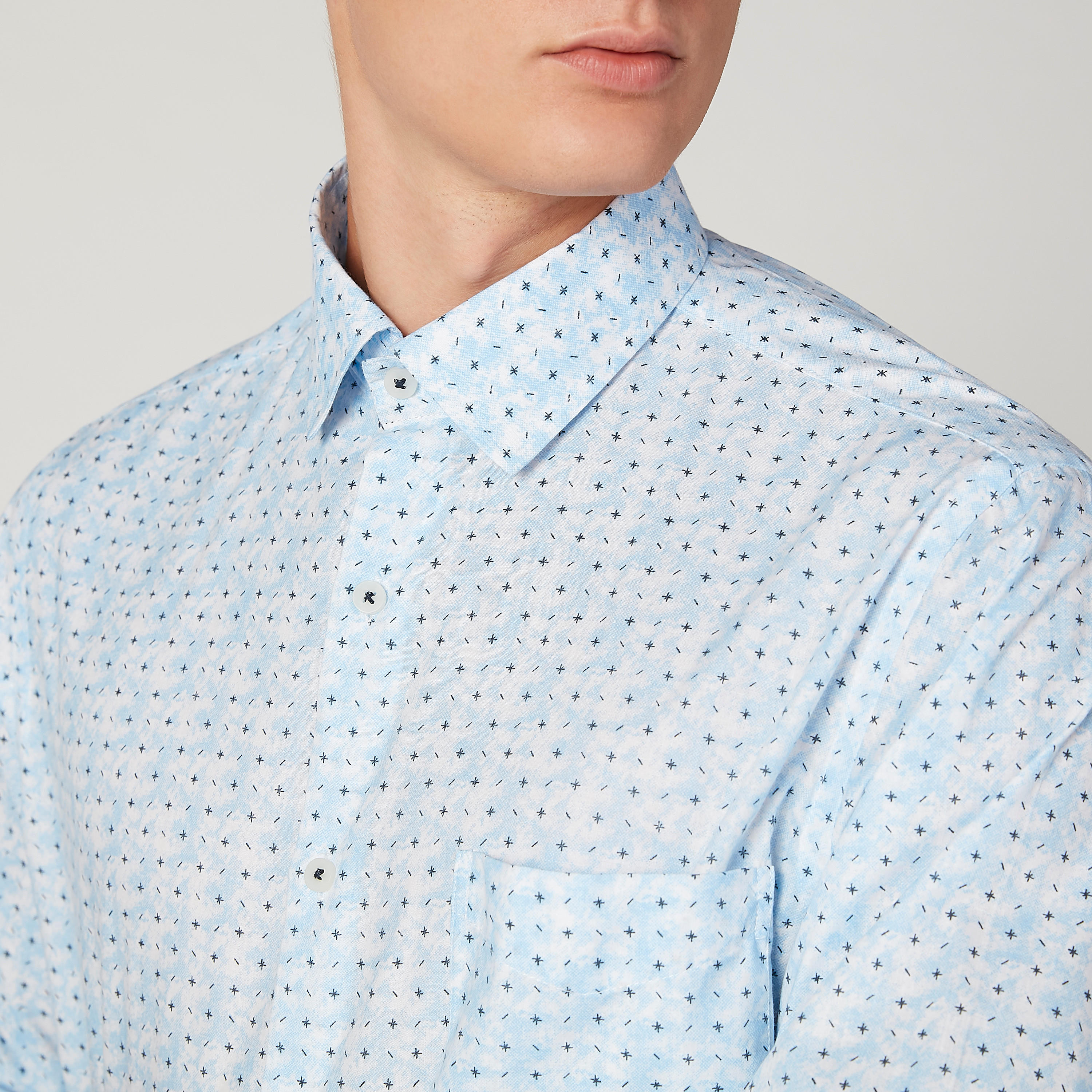قميص سهل الكي بأكمام طويلة وجيب على الصدر وطبعات-men-clothing-shirts-image-3