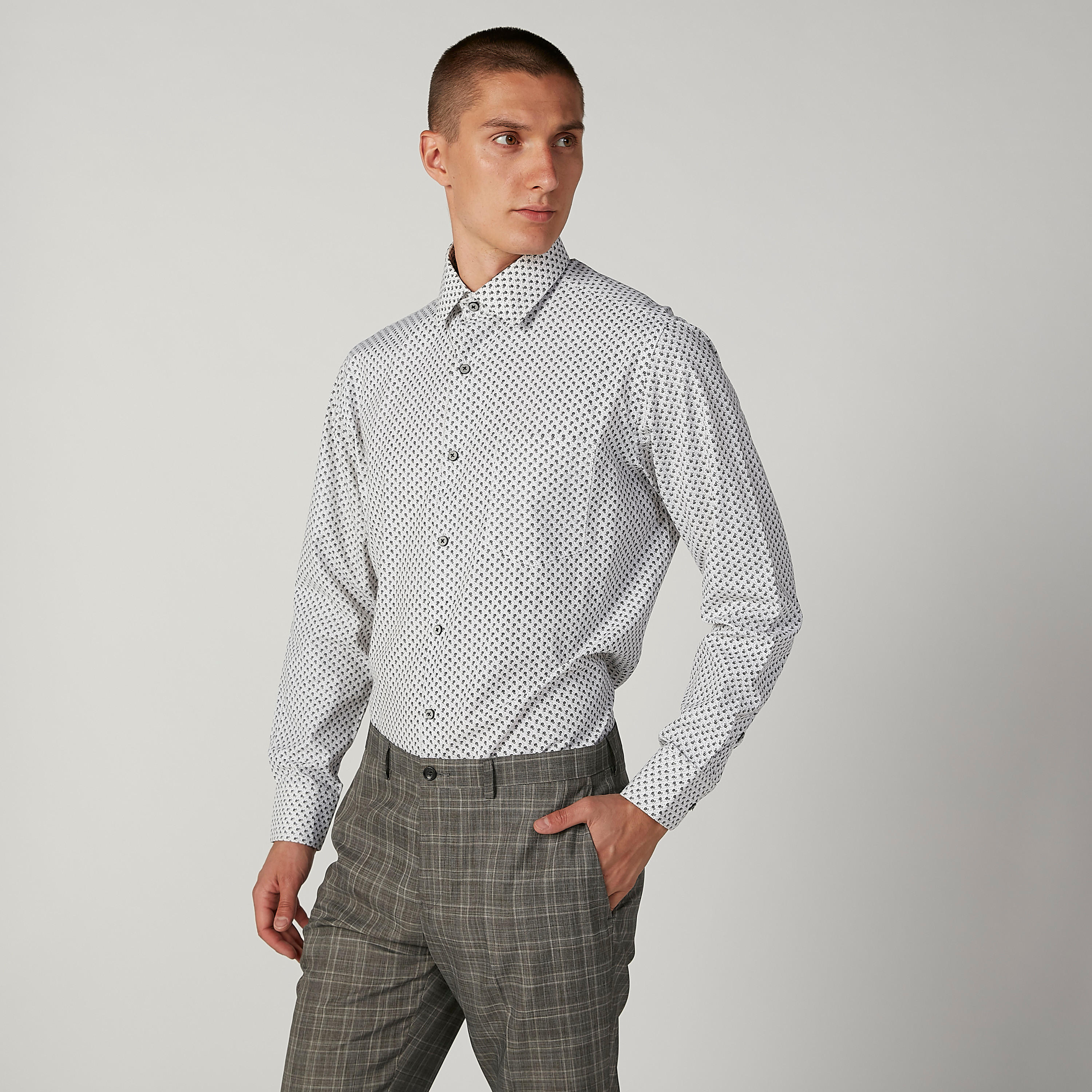 قميص سهل الكي بياقة عادية وأكمام طويلة وطبعات-men-clothing-shirts-image-1