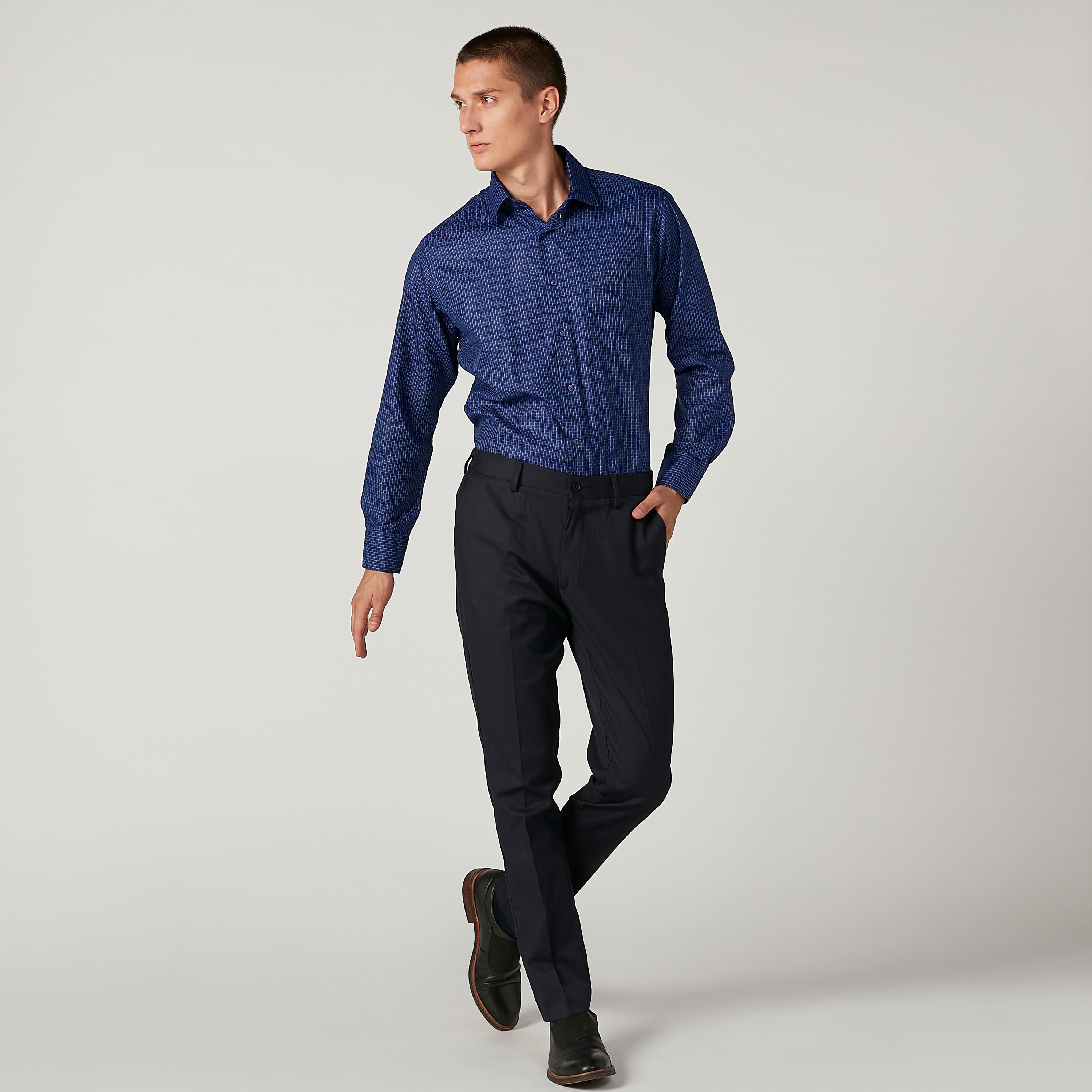 قميص مربعات سهل الكي بأكمام طويلة وجيب على الصدر-men-clothing-shirts-image-2